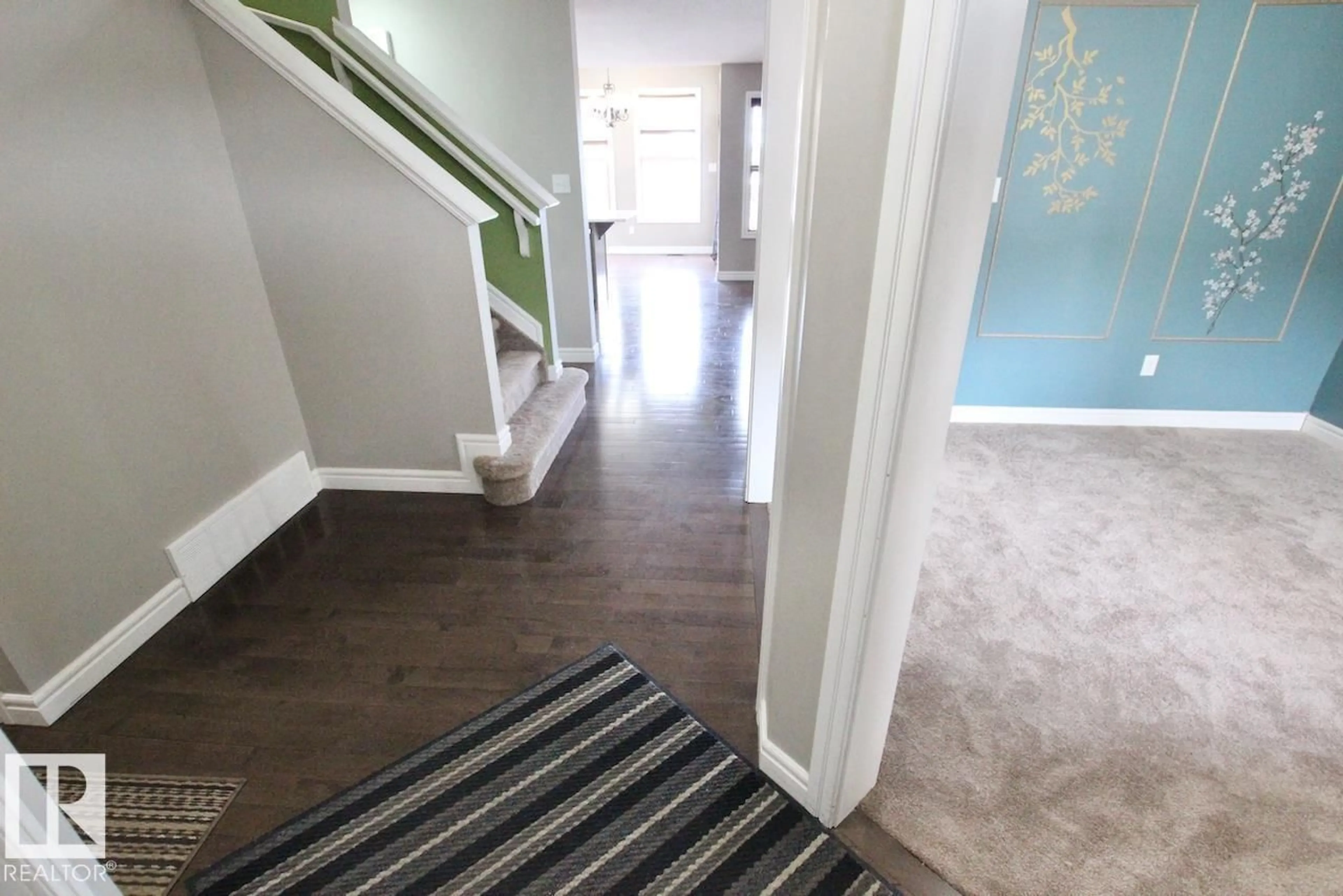 Indoor entryway for 1416 56 ST, Edmonton Alberta T6X1R5