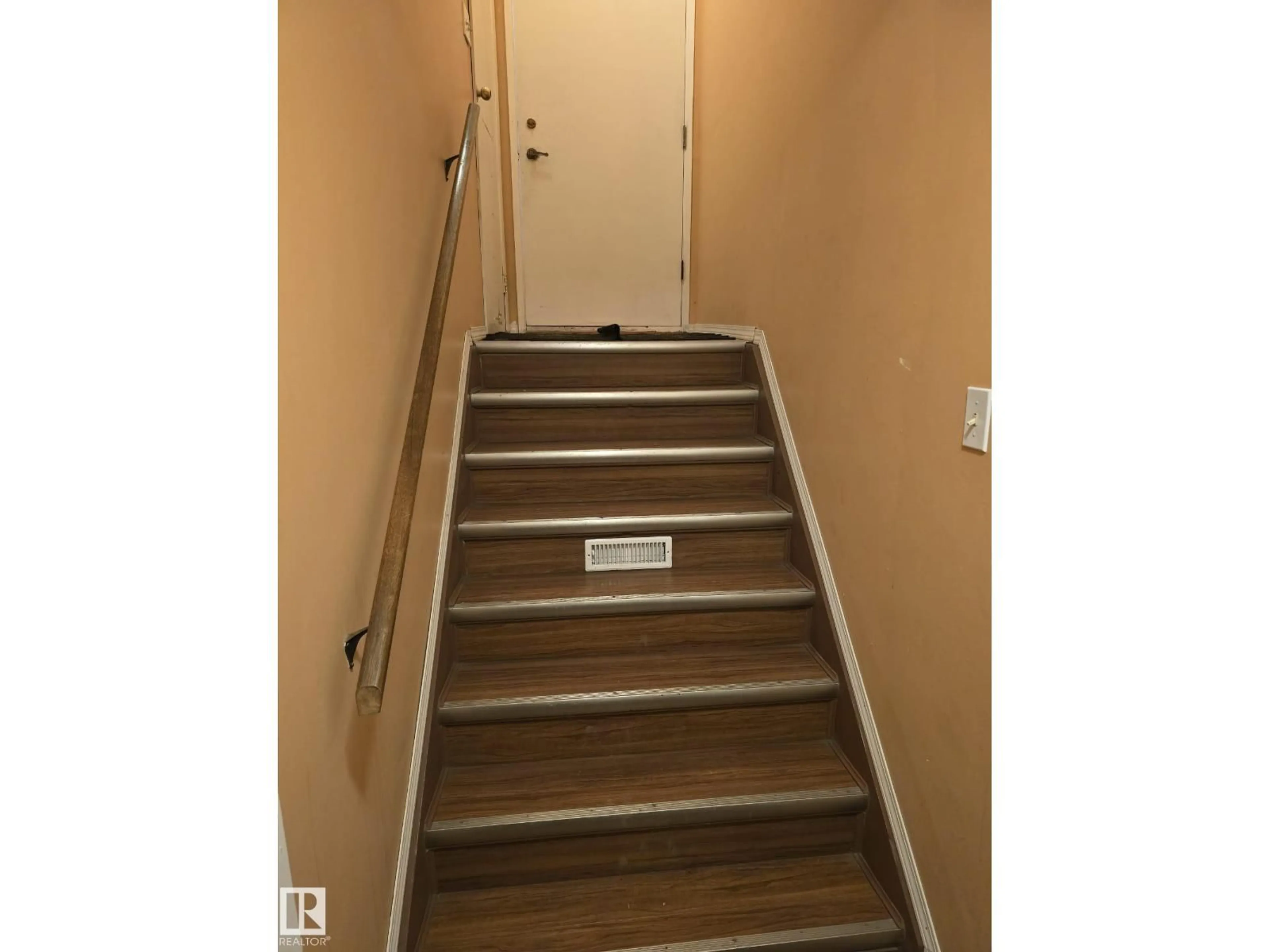 Stairs for NW - 11927 85 ST, Edmonton Alberta T5B3G2