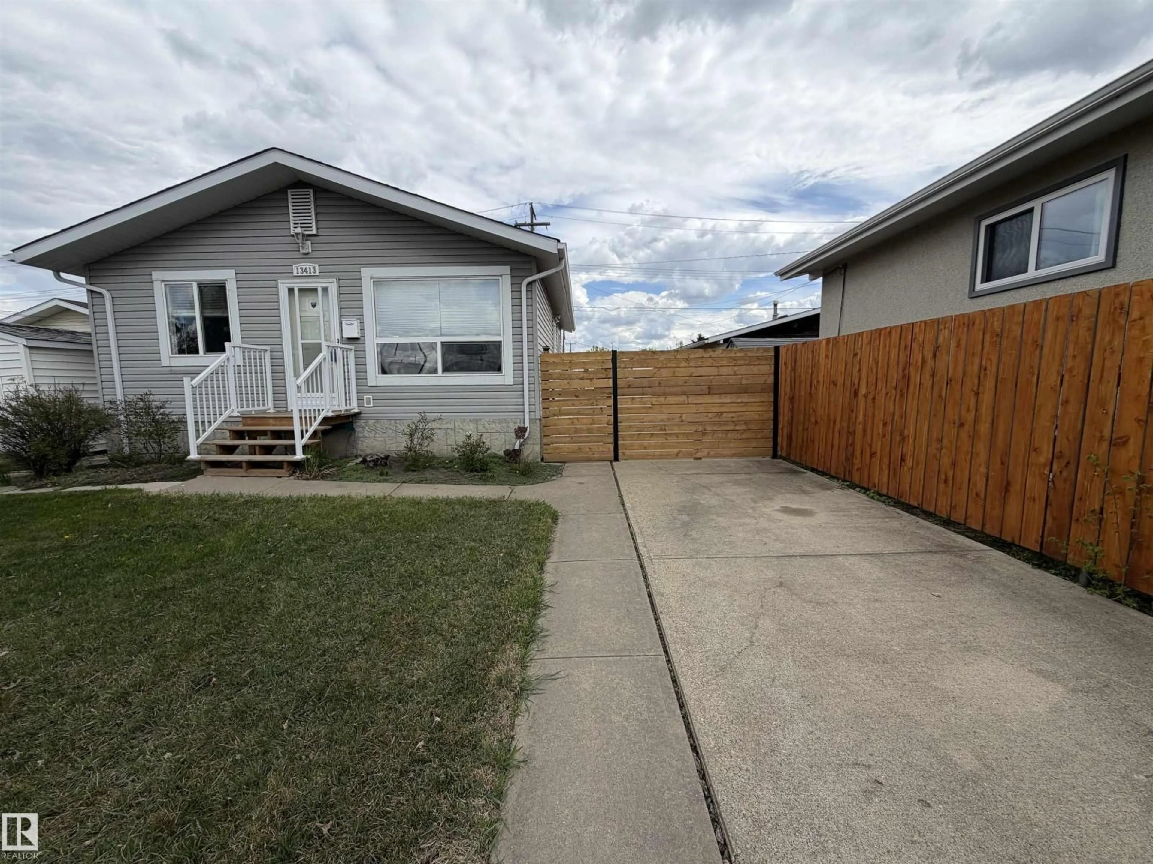 A pic from outside/outdoor area/front of a property/back of a property/a pic from drone, street for 13413 59 ST, Edmonton Alberta T5A0S1