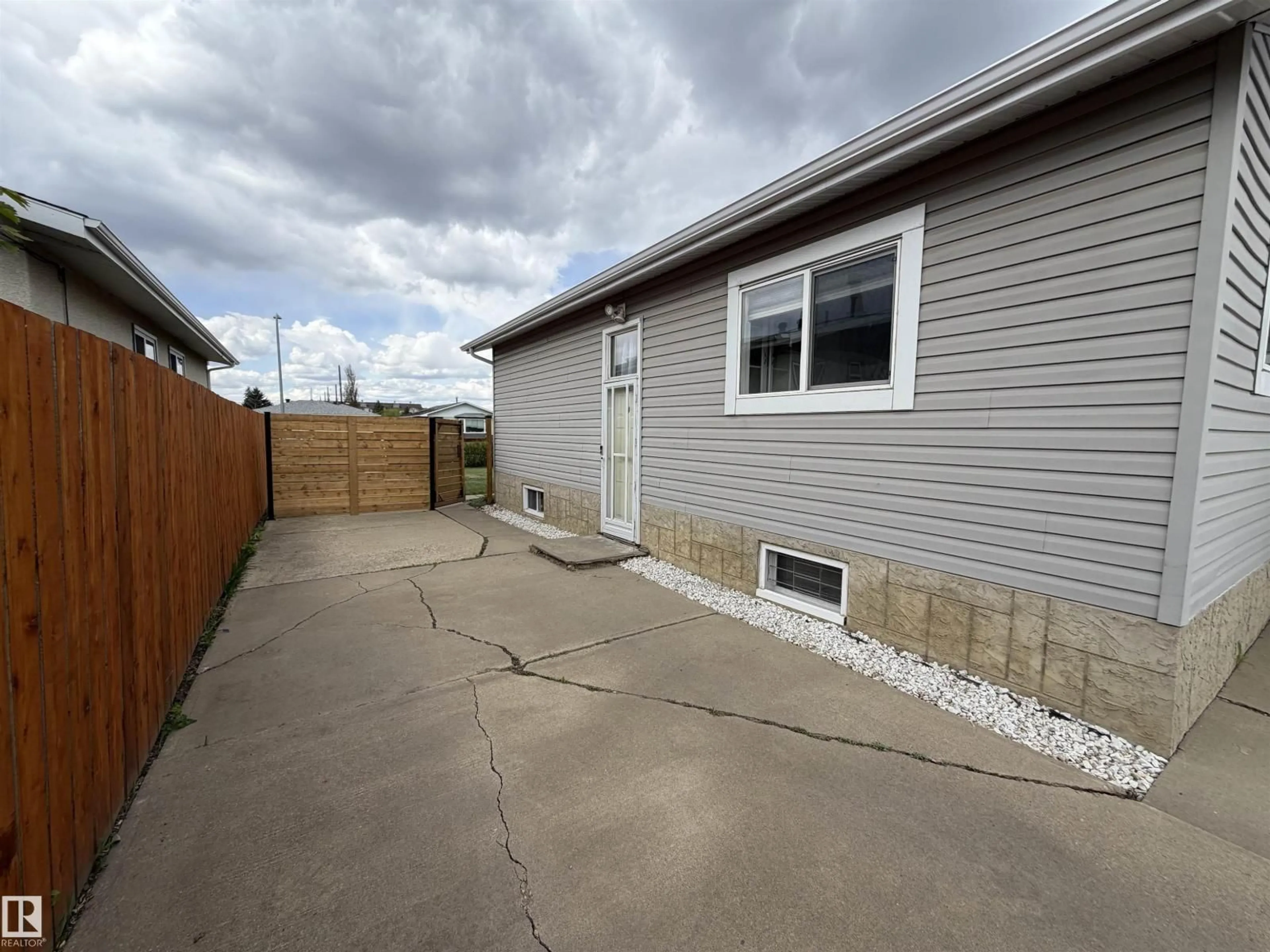 Unknown for 13413 59 ST, Edmonton Alberta T5A0S1
