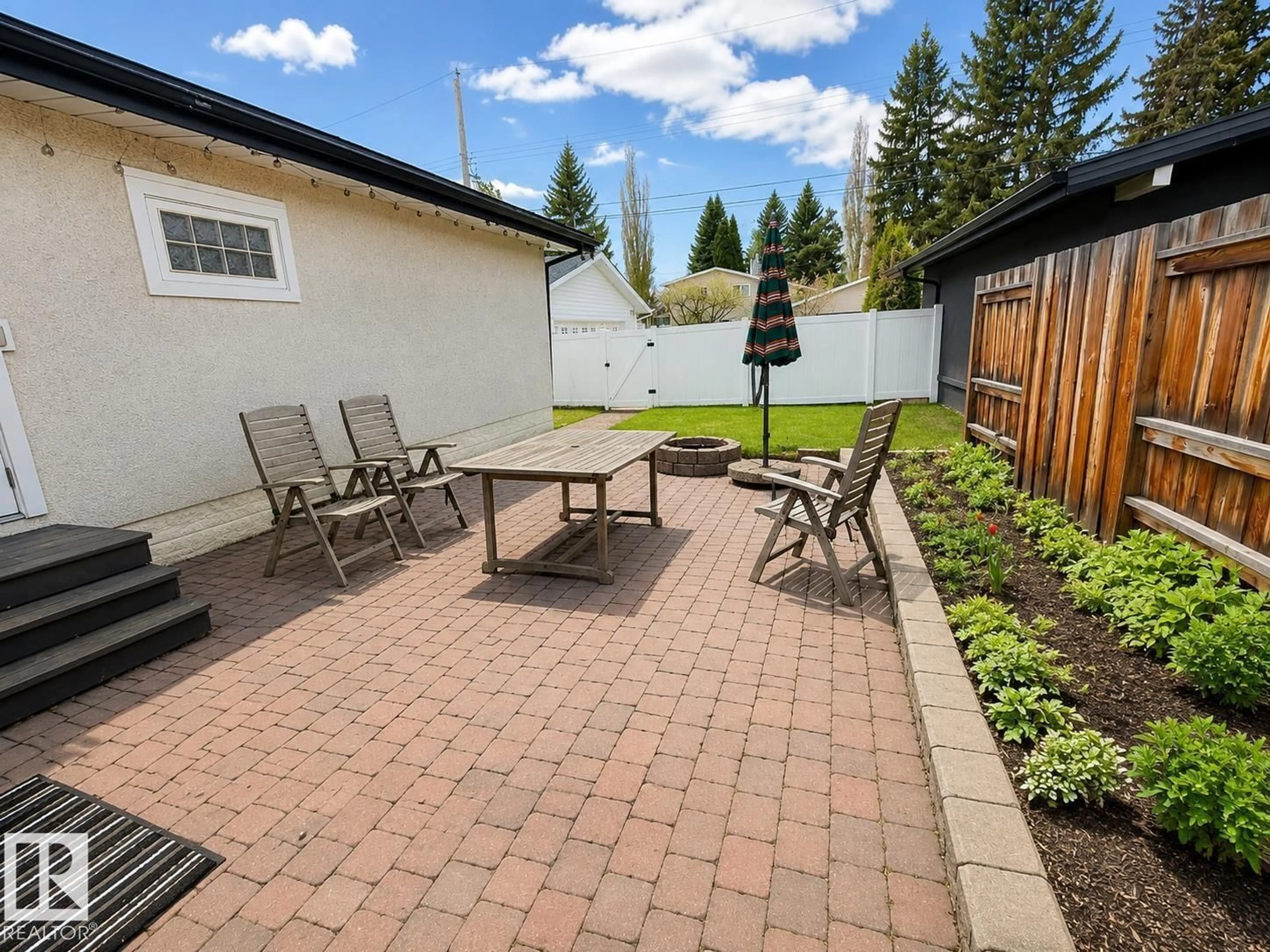 Patio, street for 10648 ROWLAND RD, Edmonton Alberta T6A3V8