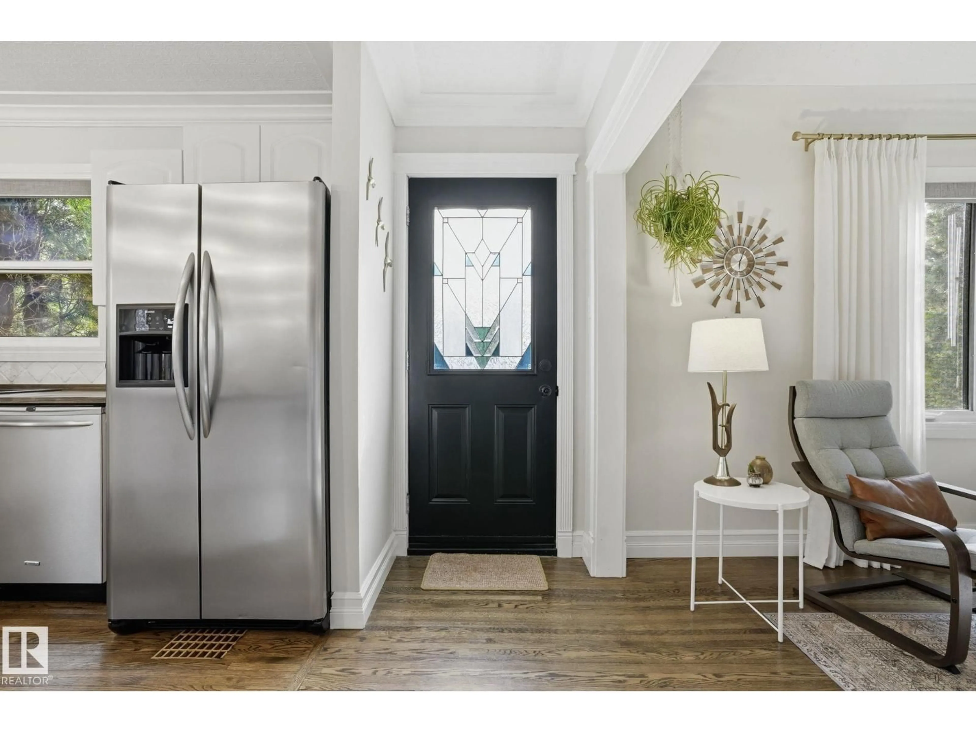 Indoor entryway for 4 LANGLEY DR, Fort Saskatchewan Alberta T8L2L5