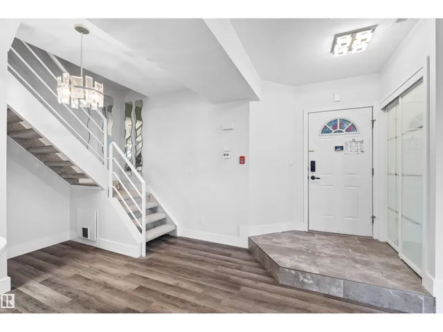 205 10939 82 AV NW, Edmonton 2