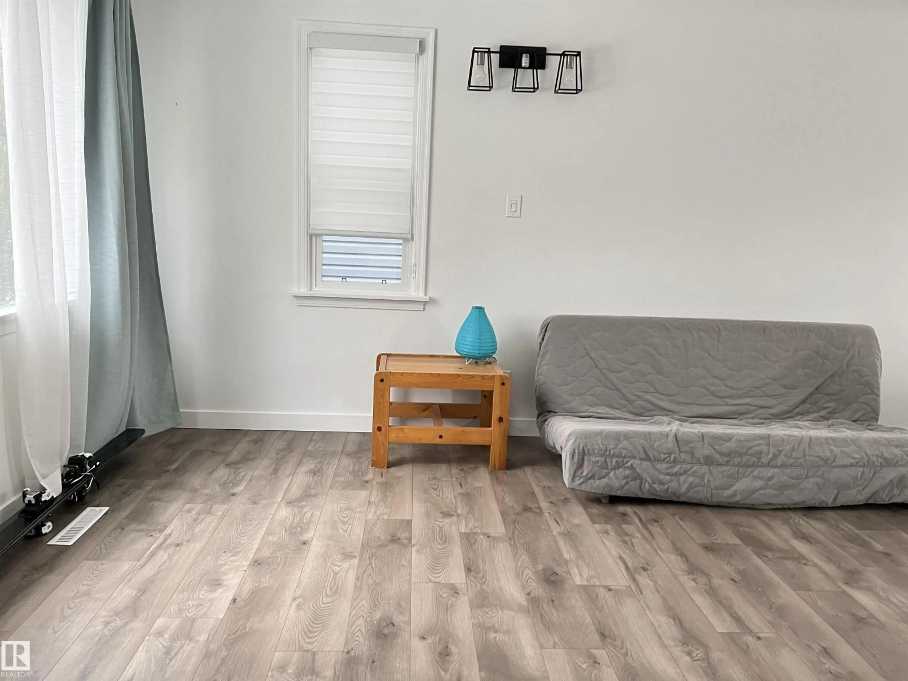 A pic of a room for NW - 11314 78 ST, Edmonton Alberta T6G0H3
