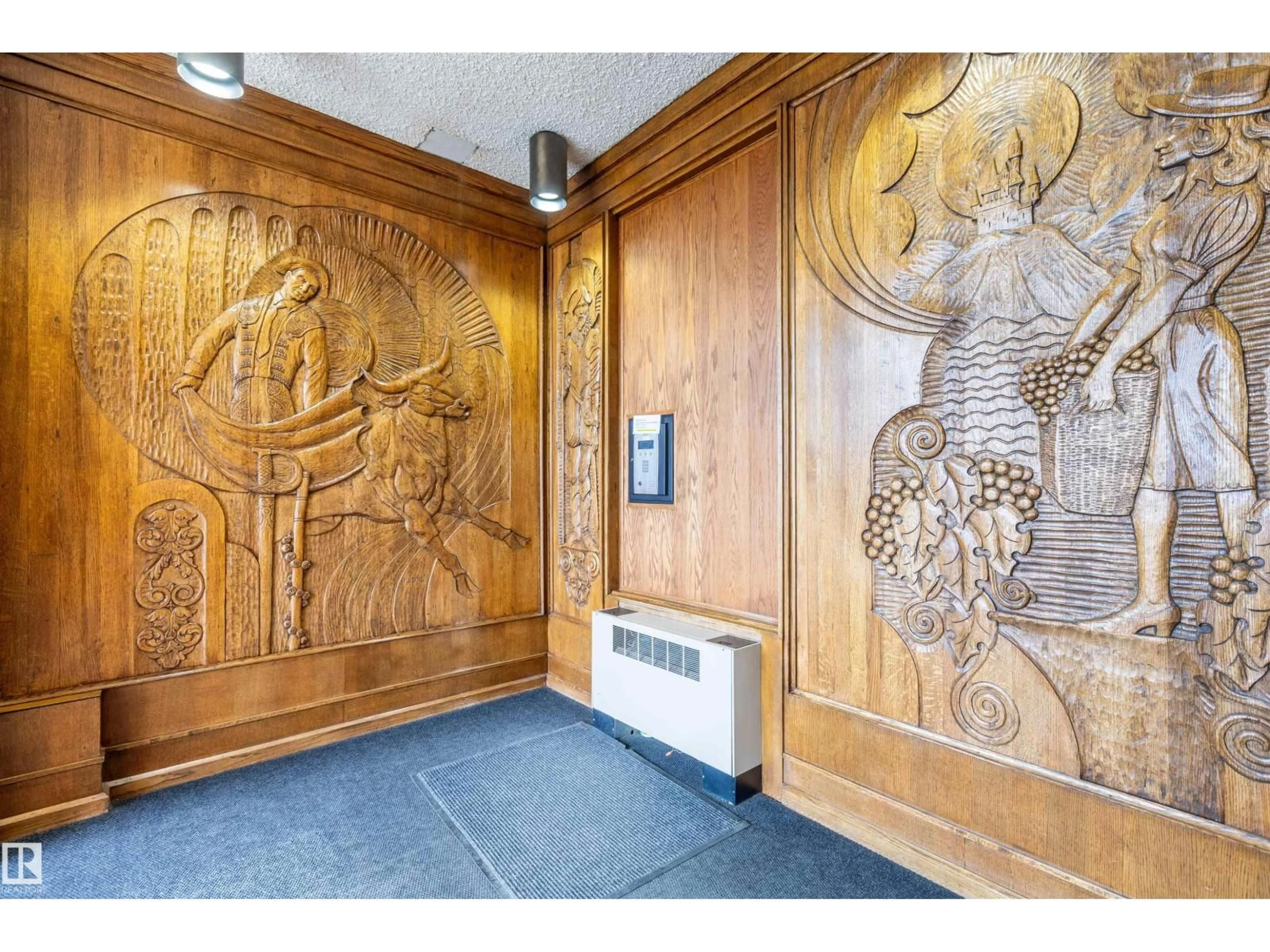 Indoor foyer for #708 - 13910 STONY PLAIN RD, Edmonton Alberta T5N3R2