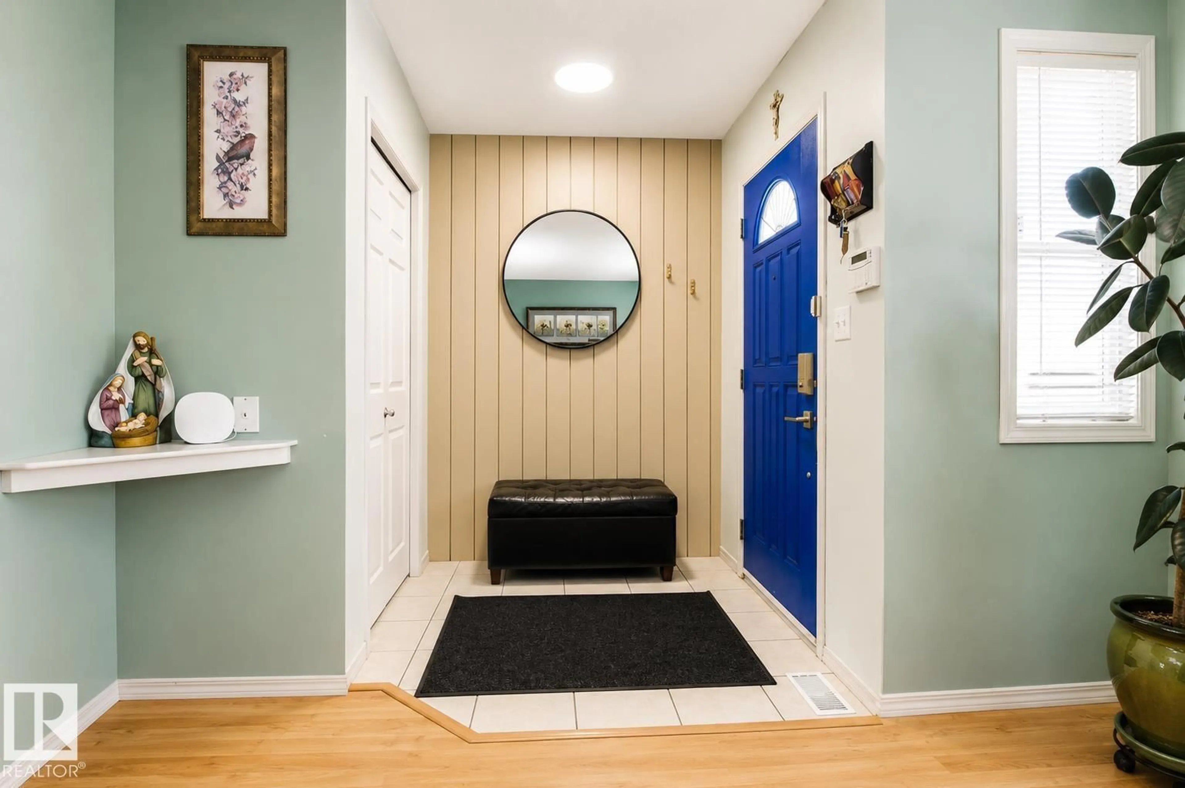 Indoor entryway for NW - 17311 90 ST, Edmonton Alberta T5Z3W6