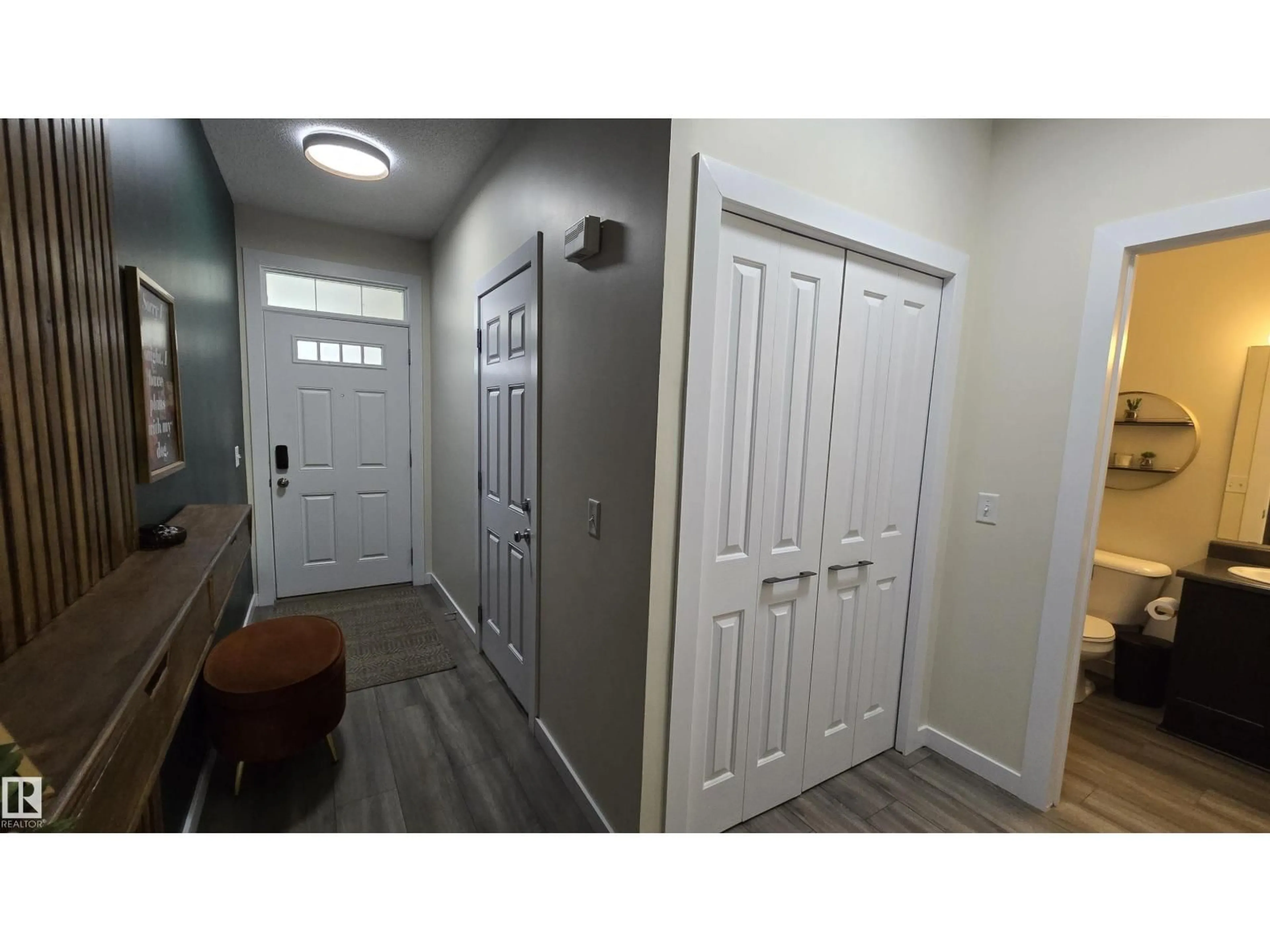 Indoor entryway for 90 - 3010 33 AV, Edmonton Alberta T6T0C3