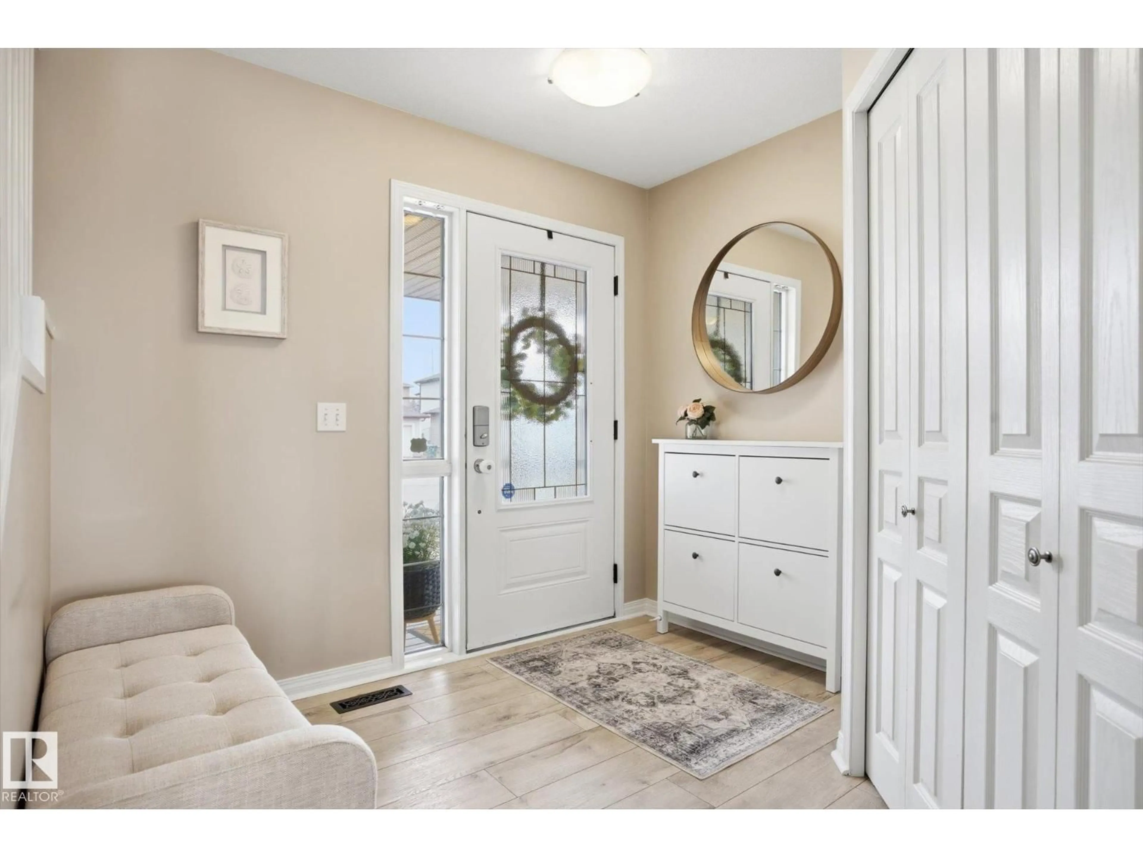 Indoor entryway for 33 GRAYRIDGE CR, Stony Plain Alberta T7Z2Z3