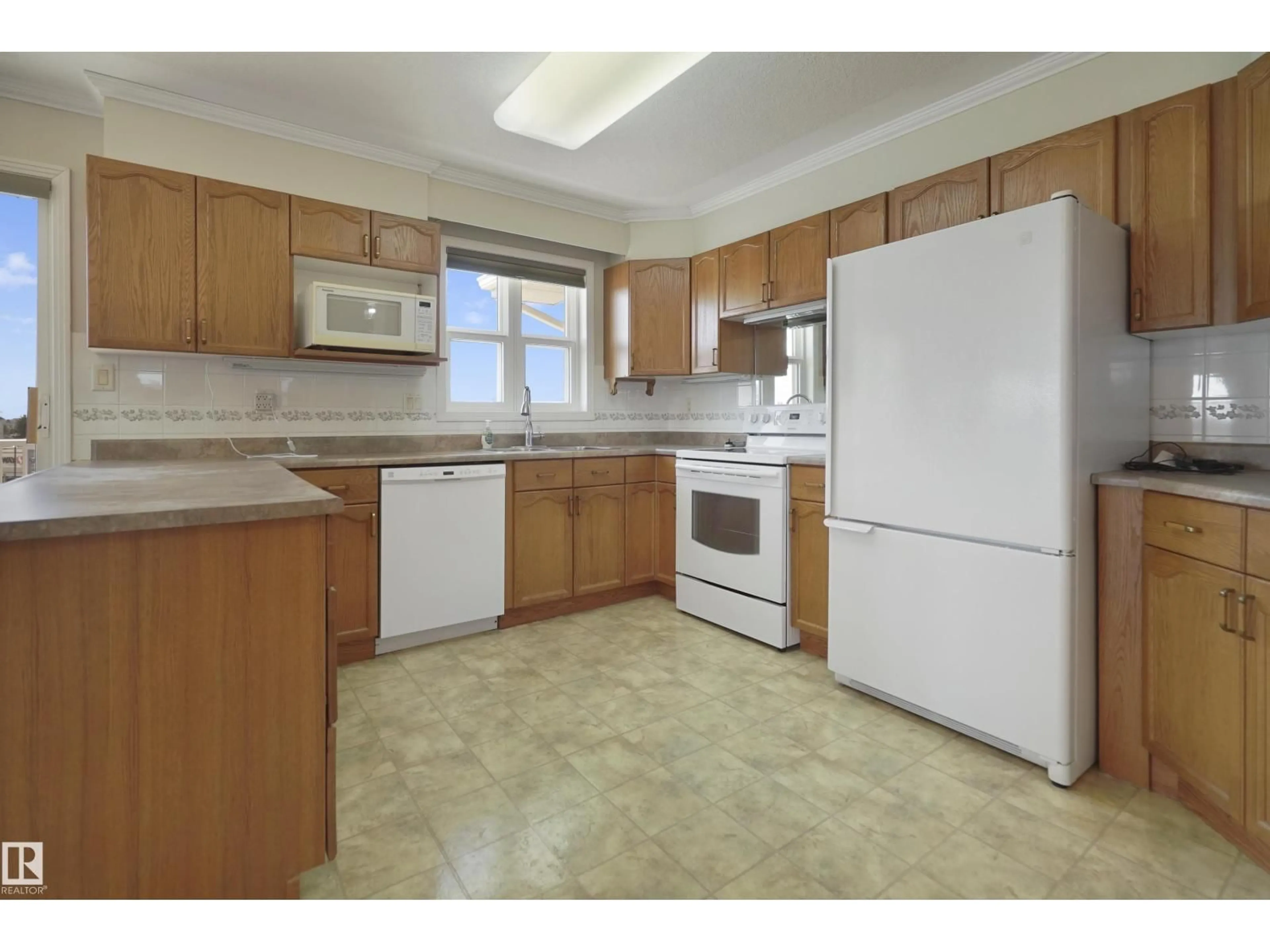 Standard kitchen, unknown for 506 - 8315 83 ST, Edmonton Alberta T6C4R8