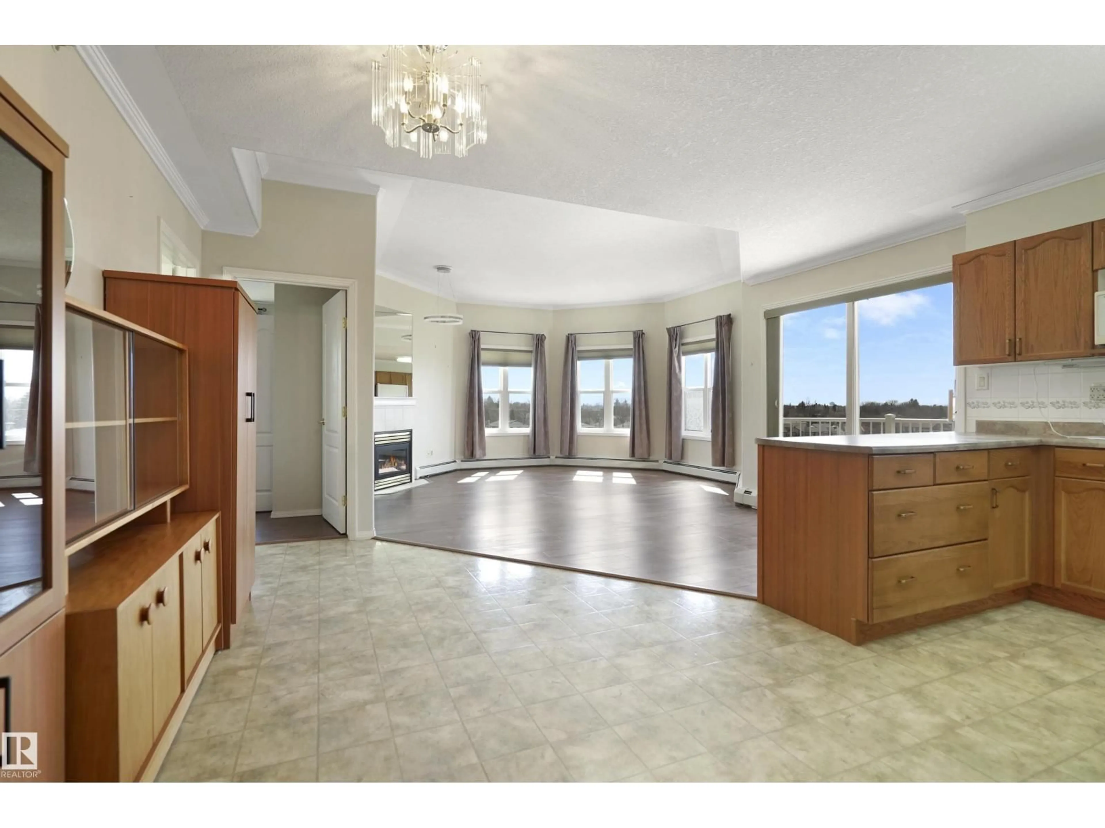 Indoor foyer for 506 - 8315 83 ST, Edmonton Alberta T6C4R8