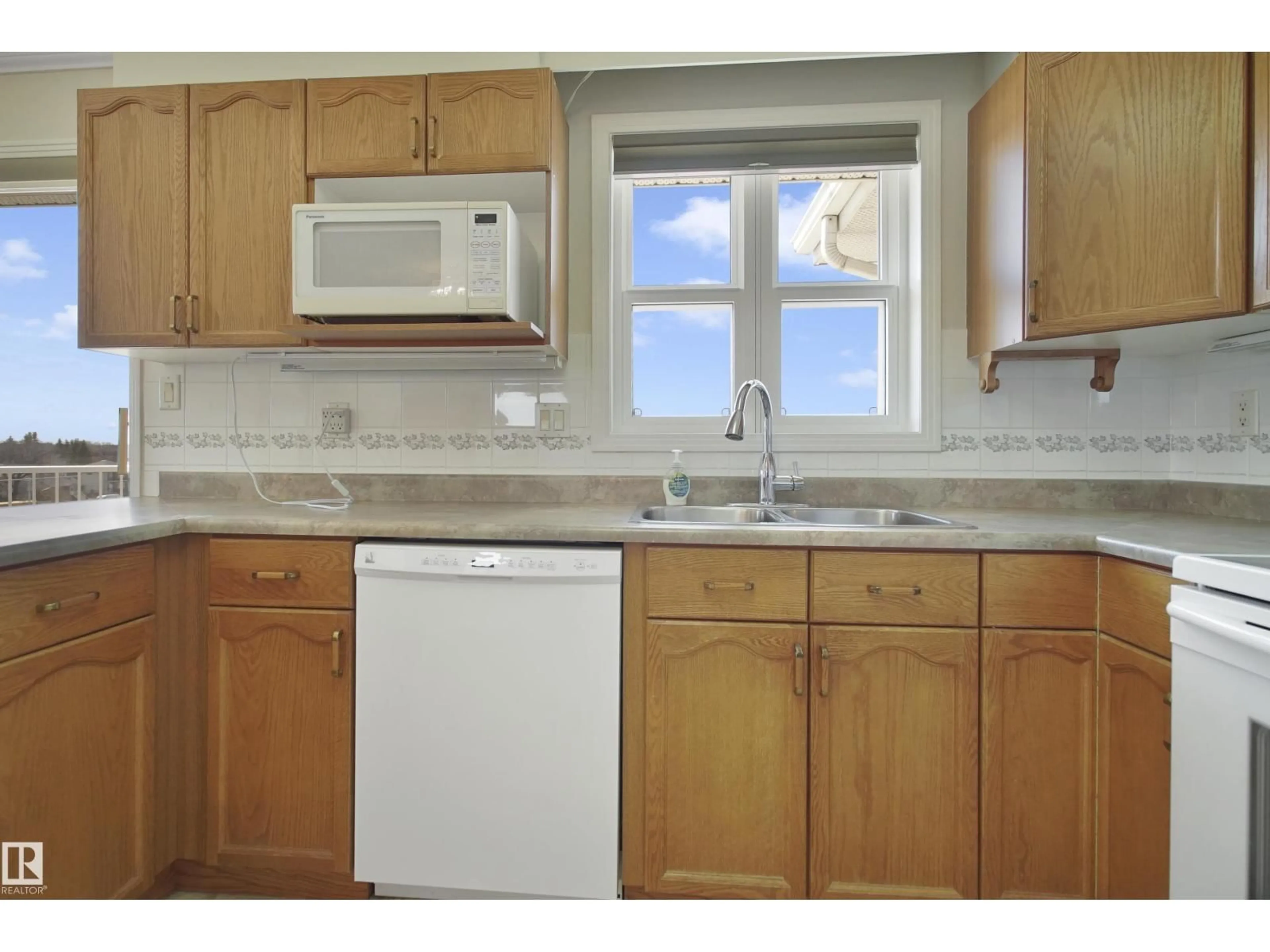 Standard kitchen, unknown for 506 - 8315 83 ST, Edmonton Alberta T6C4R8