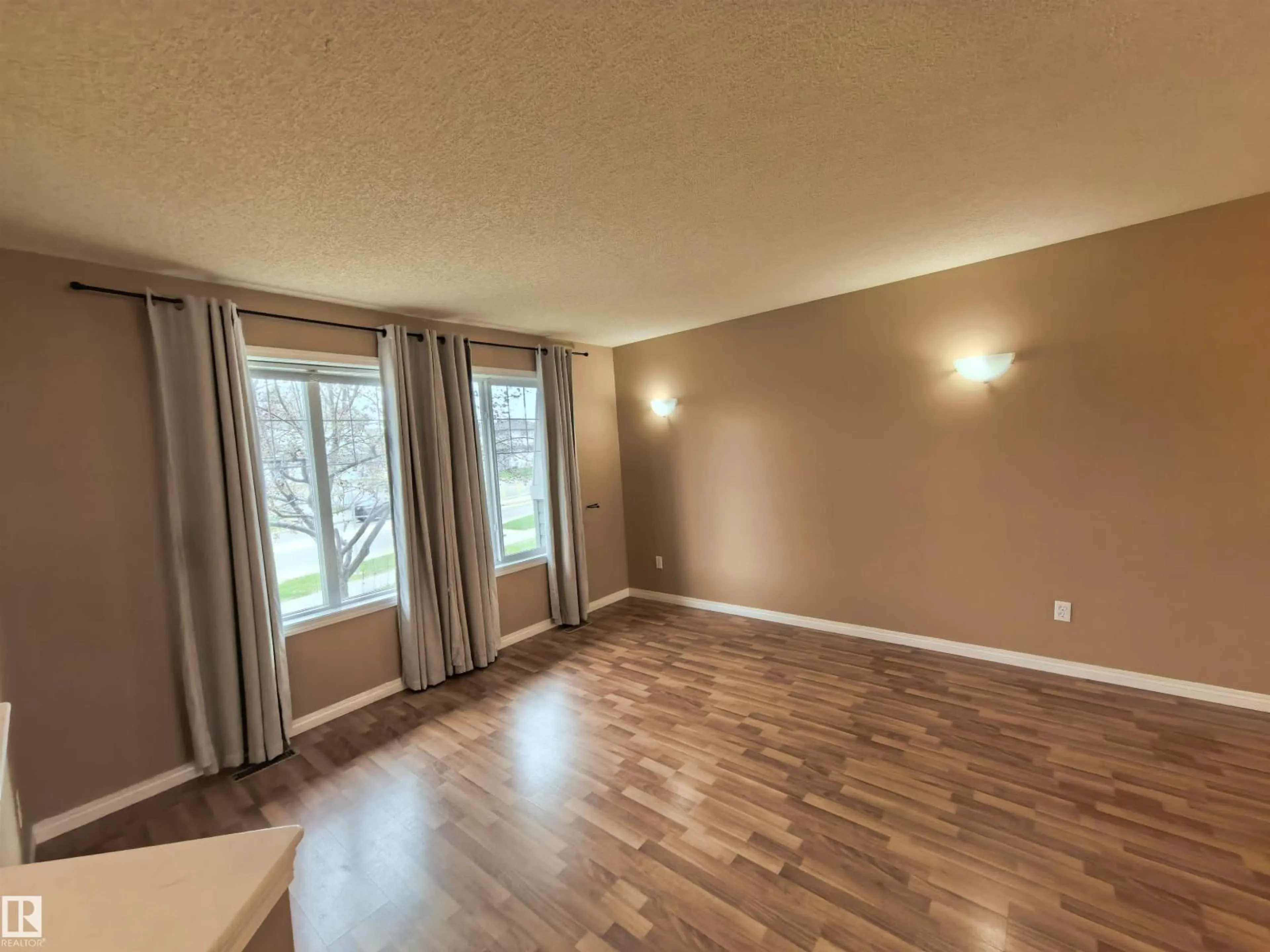 A pic of a room for 383 SILVERBERRY RD, Edmonton Alberta T6T2B1