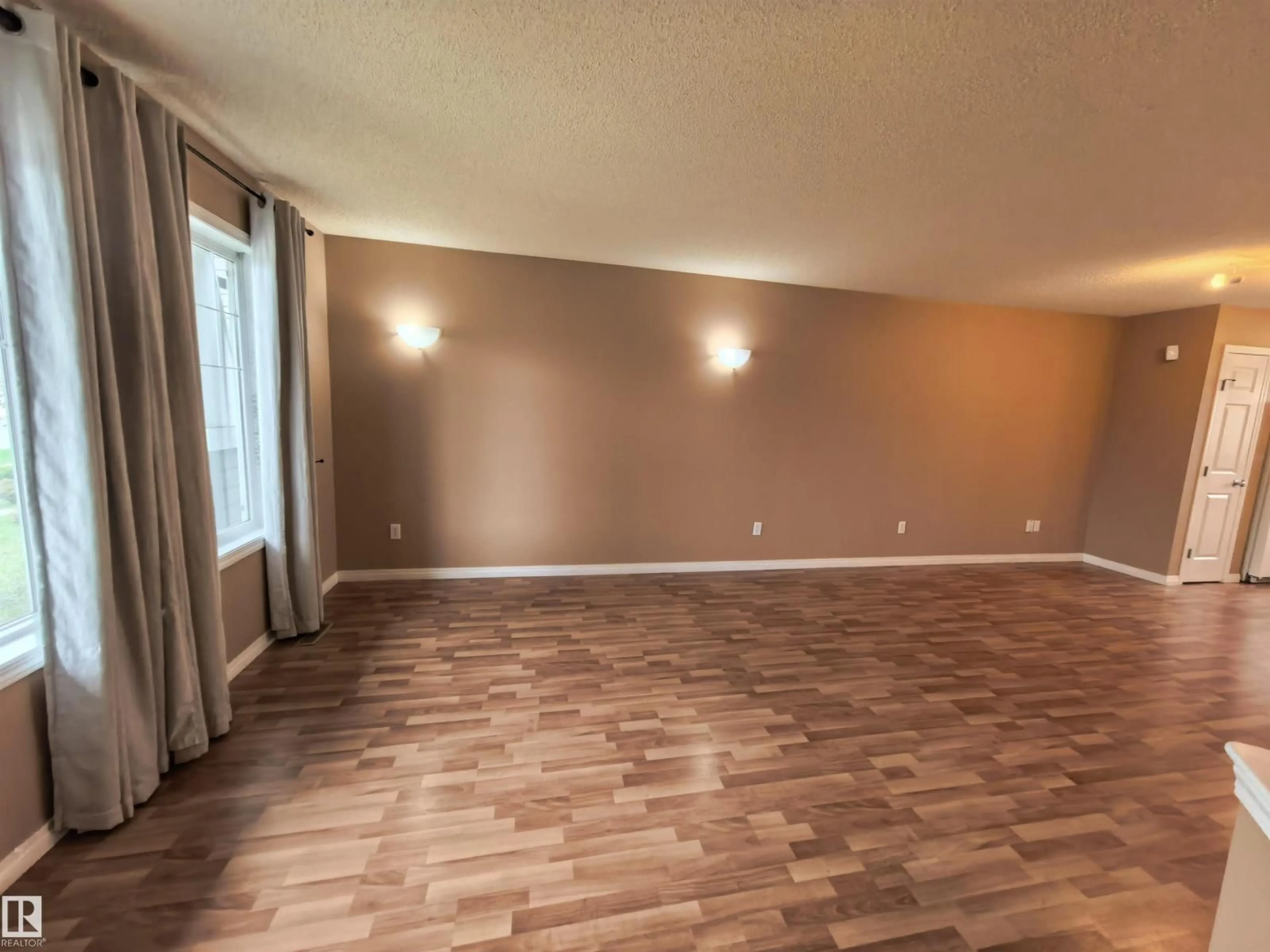 A pic of a room for 383 SILVERBERRY RD, Edmonton Alberta T6T2B1