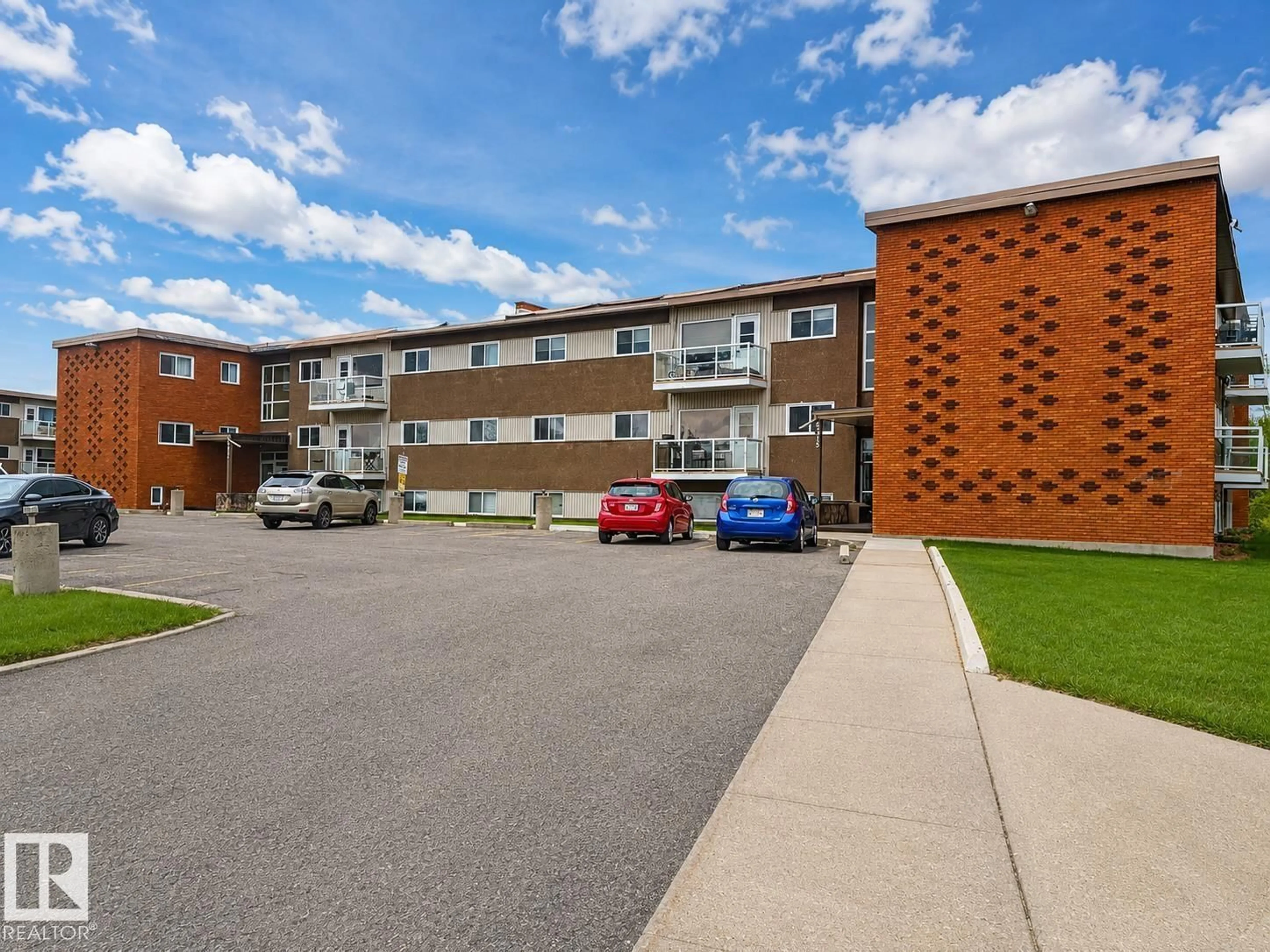 Unknown for #17 - 6215 98 AV, Edmonton Alberta T6A0A3