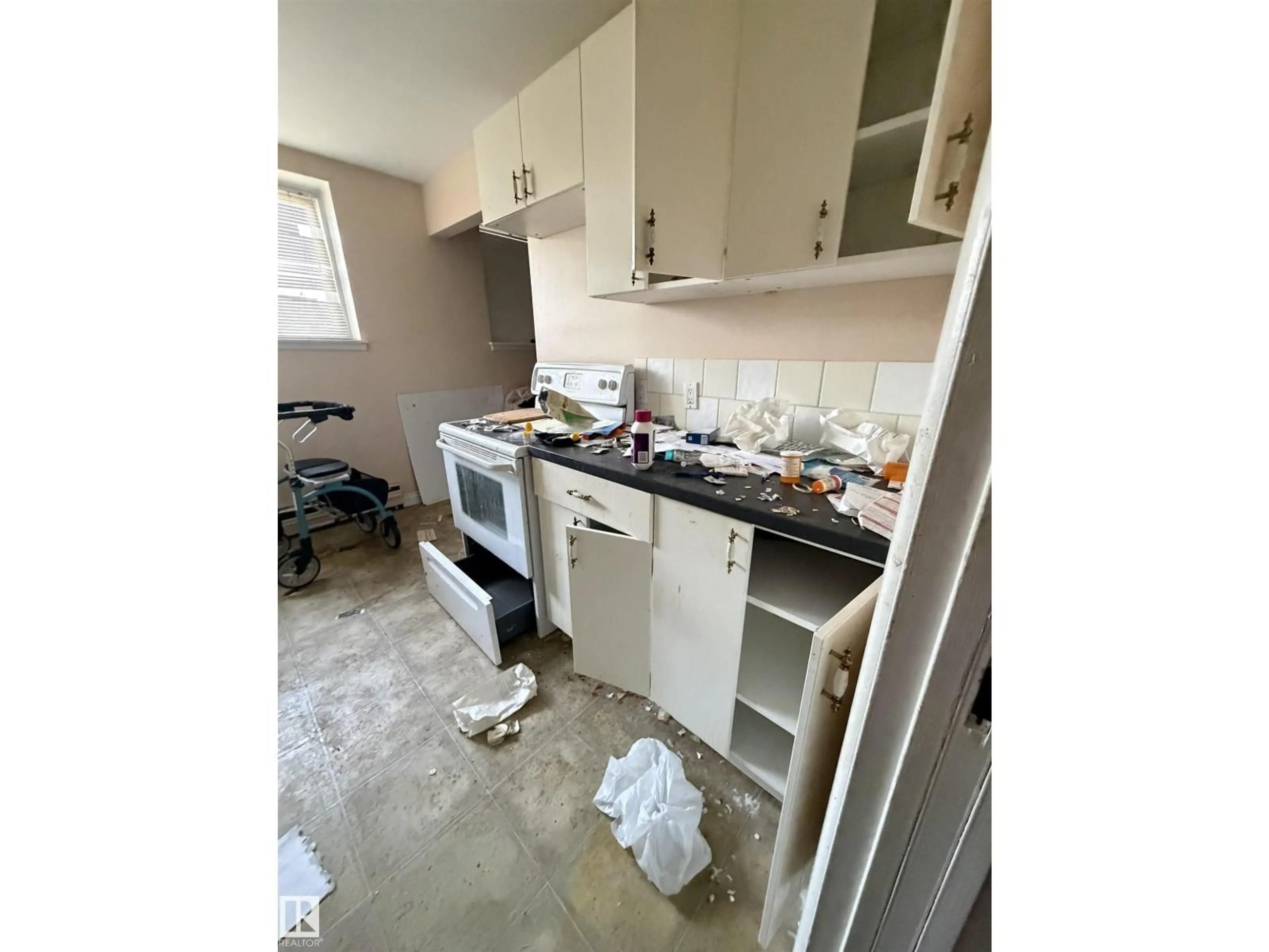 Standard kitchen, unknown for #17 - 6215 98 AV, Edmonton Alberta T6A0A3