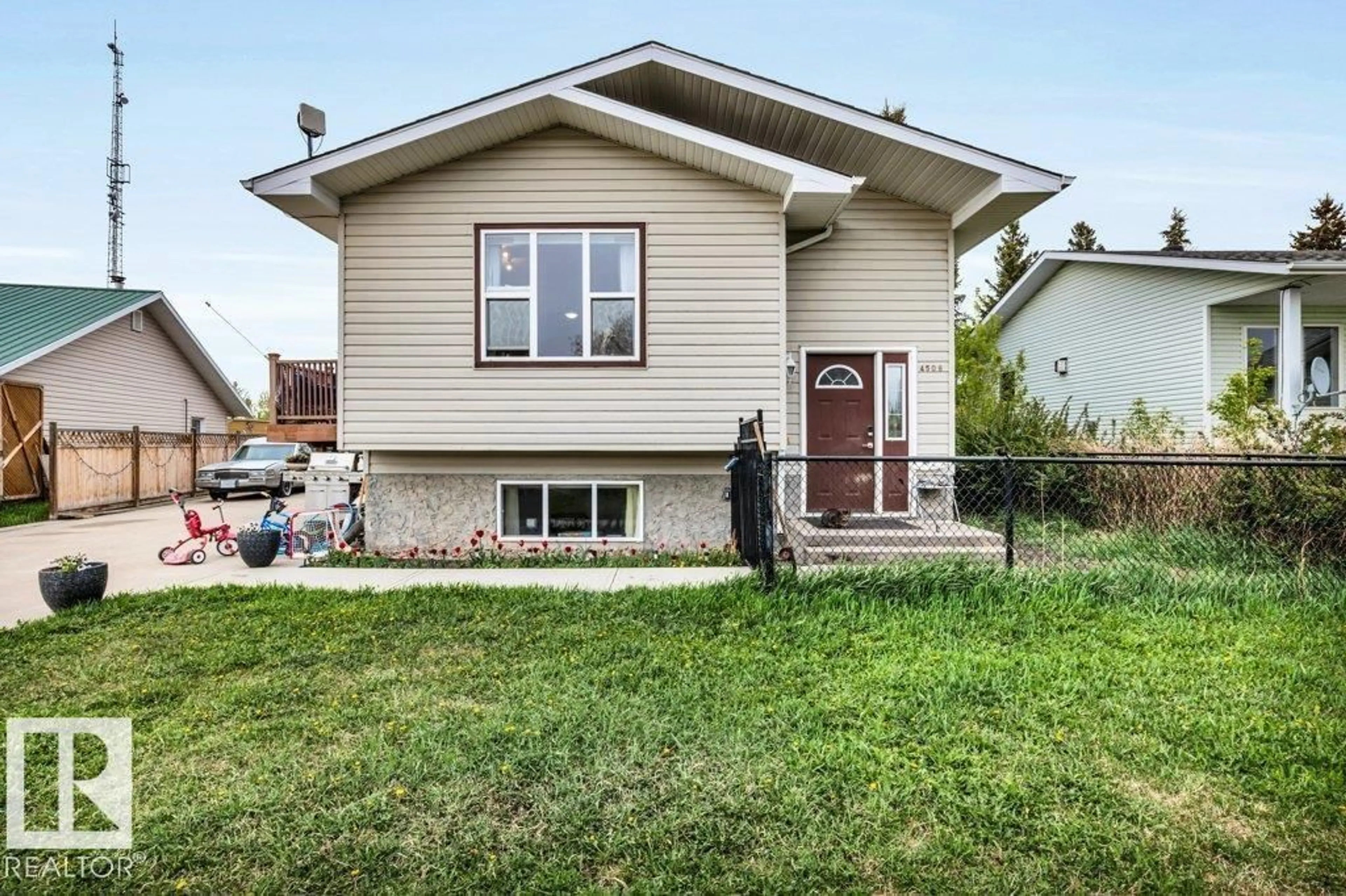Home with vinyl exterior material, street for 4508 49 AV, Thorsby Alberta T0C2P0