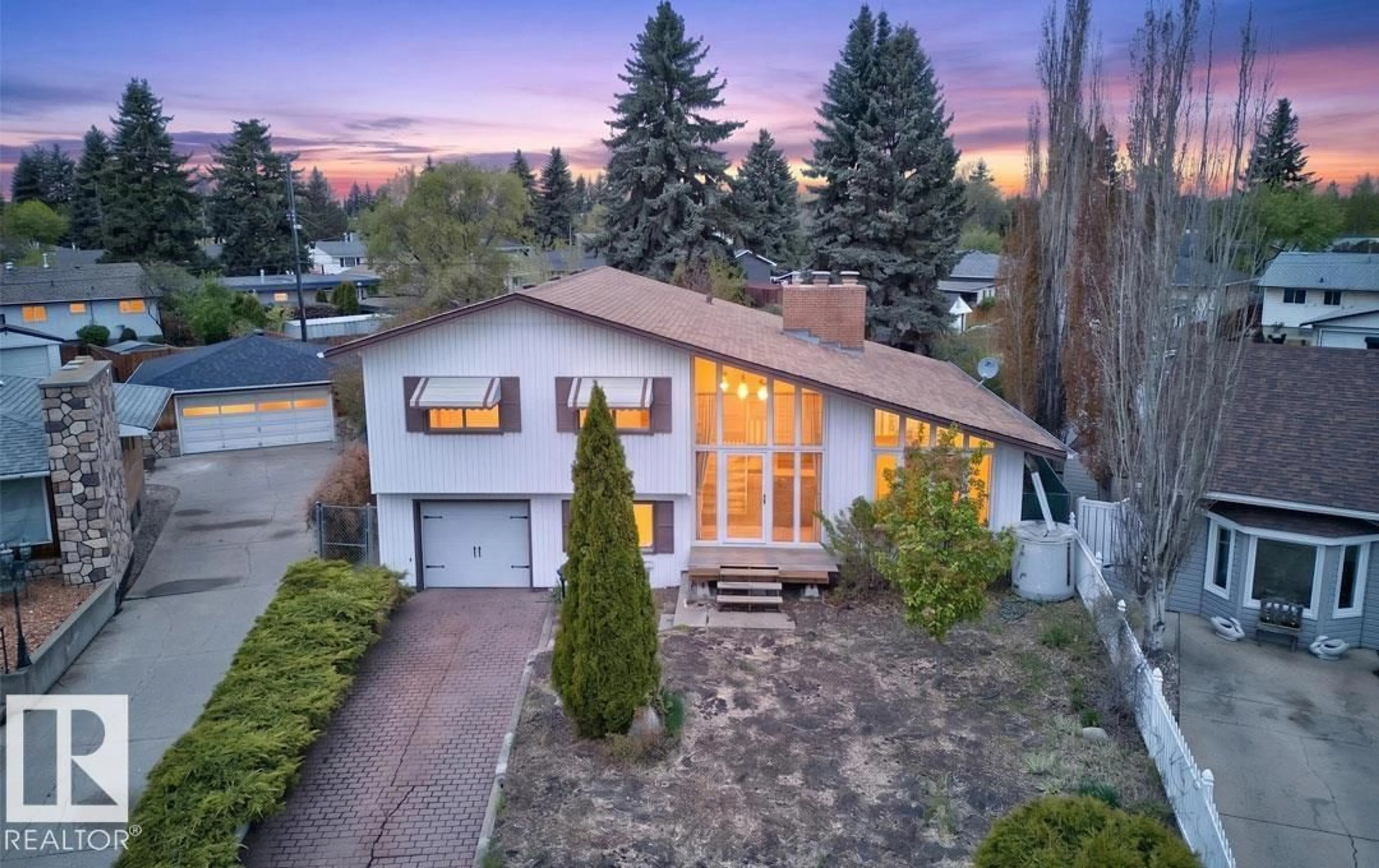 A pic from outside/outdoor area/front of a property/back of a property/a pic from drone, street for NW - 10328 42 ST, Edmonton Alberta T6A1T5