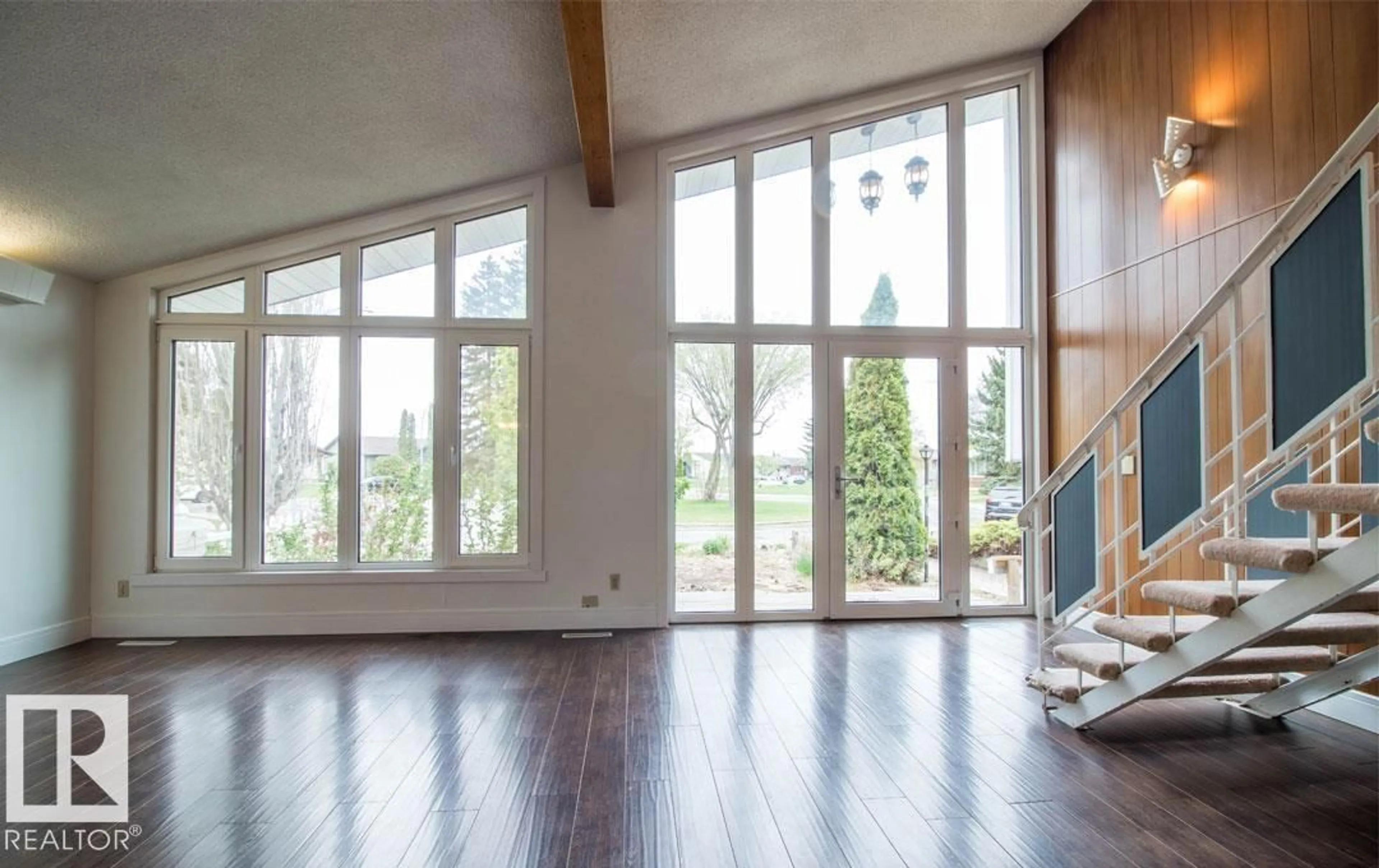 Indoor foyer for NW - 10328 42 ST, Edmonton Alberta T6A1T5