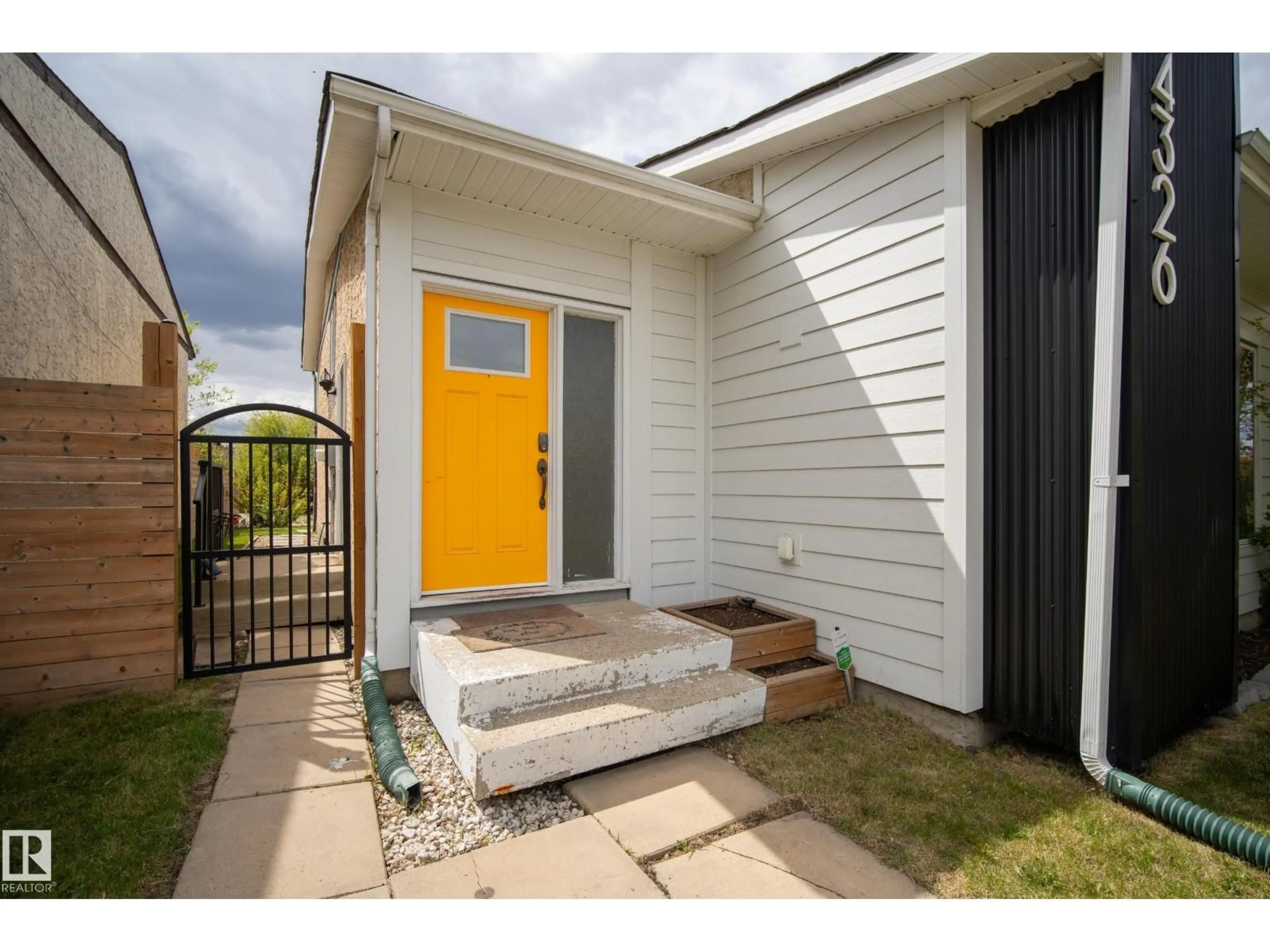 Unknown for 4326 37 ST, Edmonton Alberta T6L4J7
