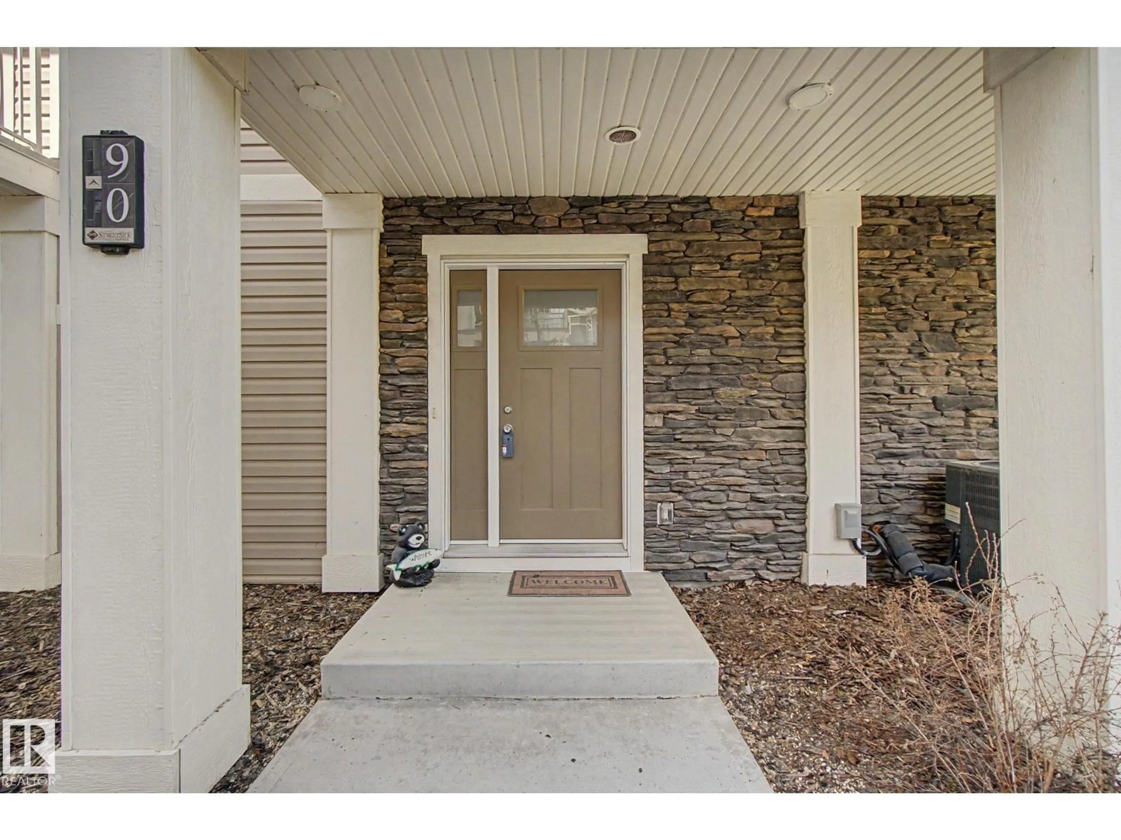 Indoor entryway for 90 17832 78 ST NW, Edmonton Alberta T5Z0P7