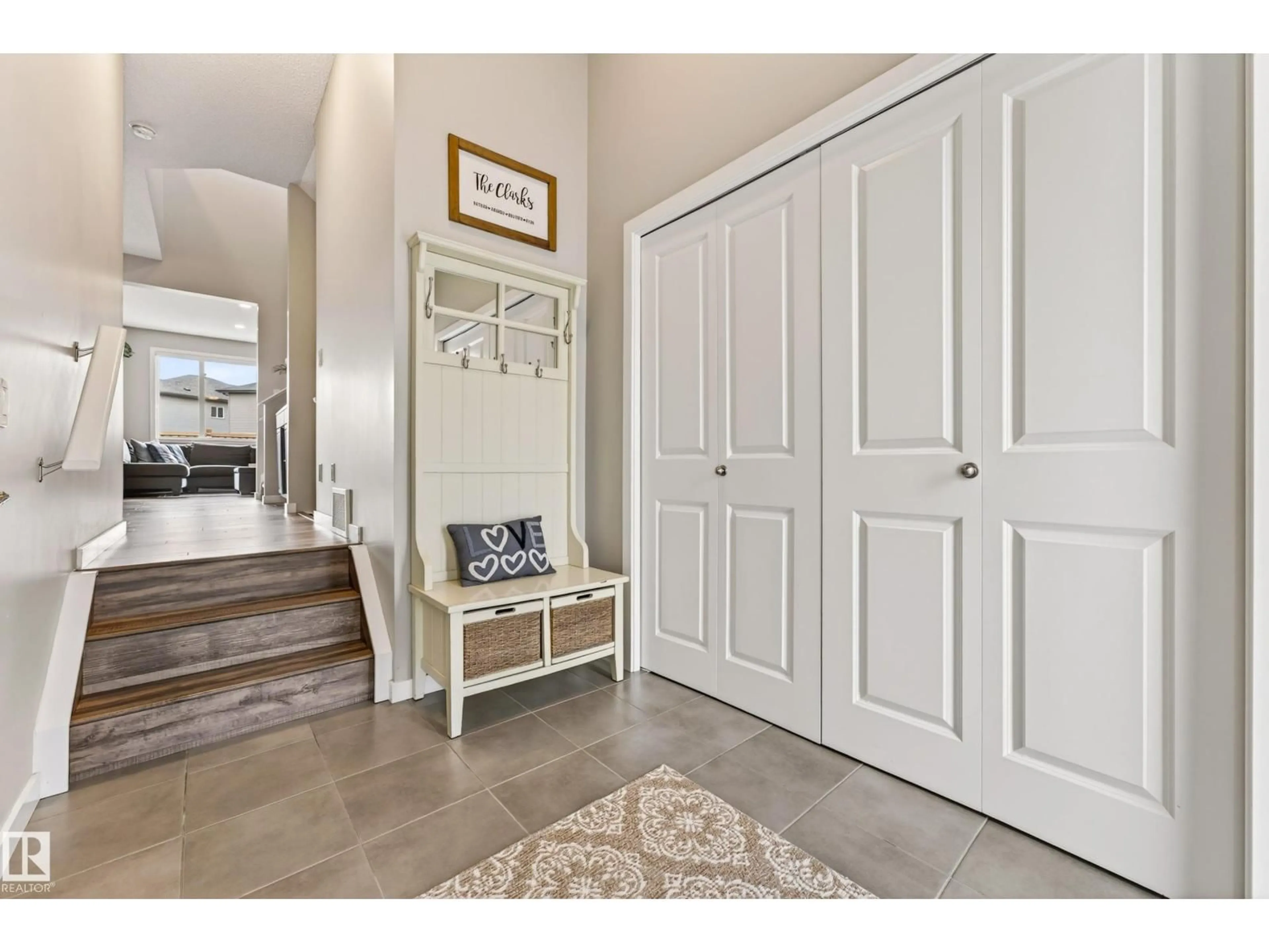 Indoor entryway for 1243 MCCONACHIE BV, Edmonton Alberta T5Y3T3