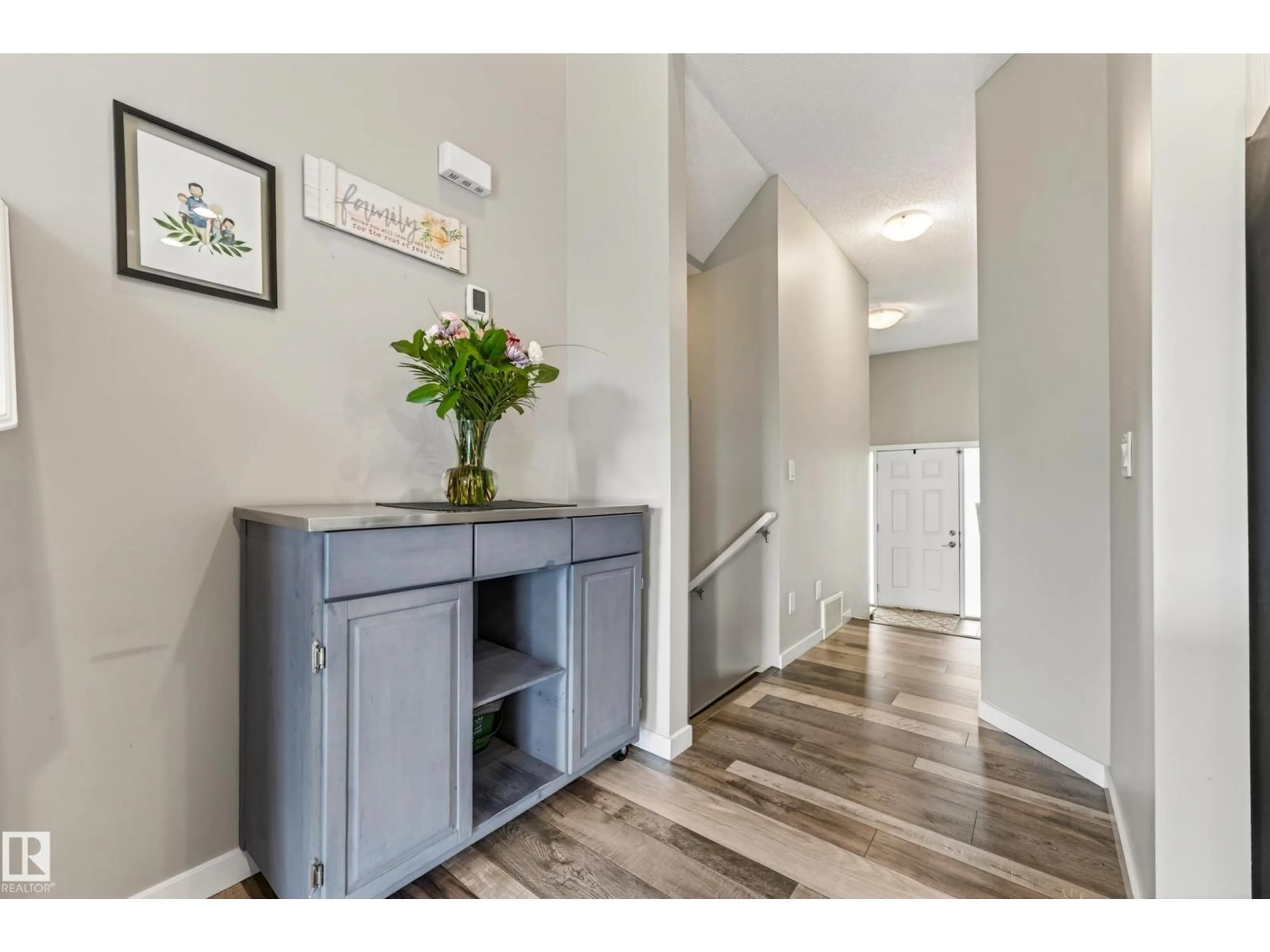 Indoor entryway for 1243 MCCONACHIE BV, Edmonton Alberta T5Y3T3