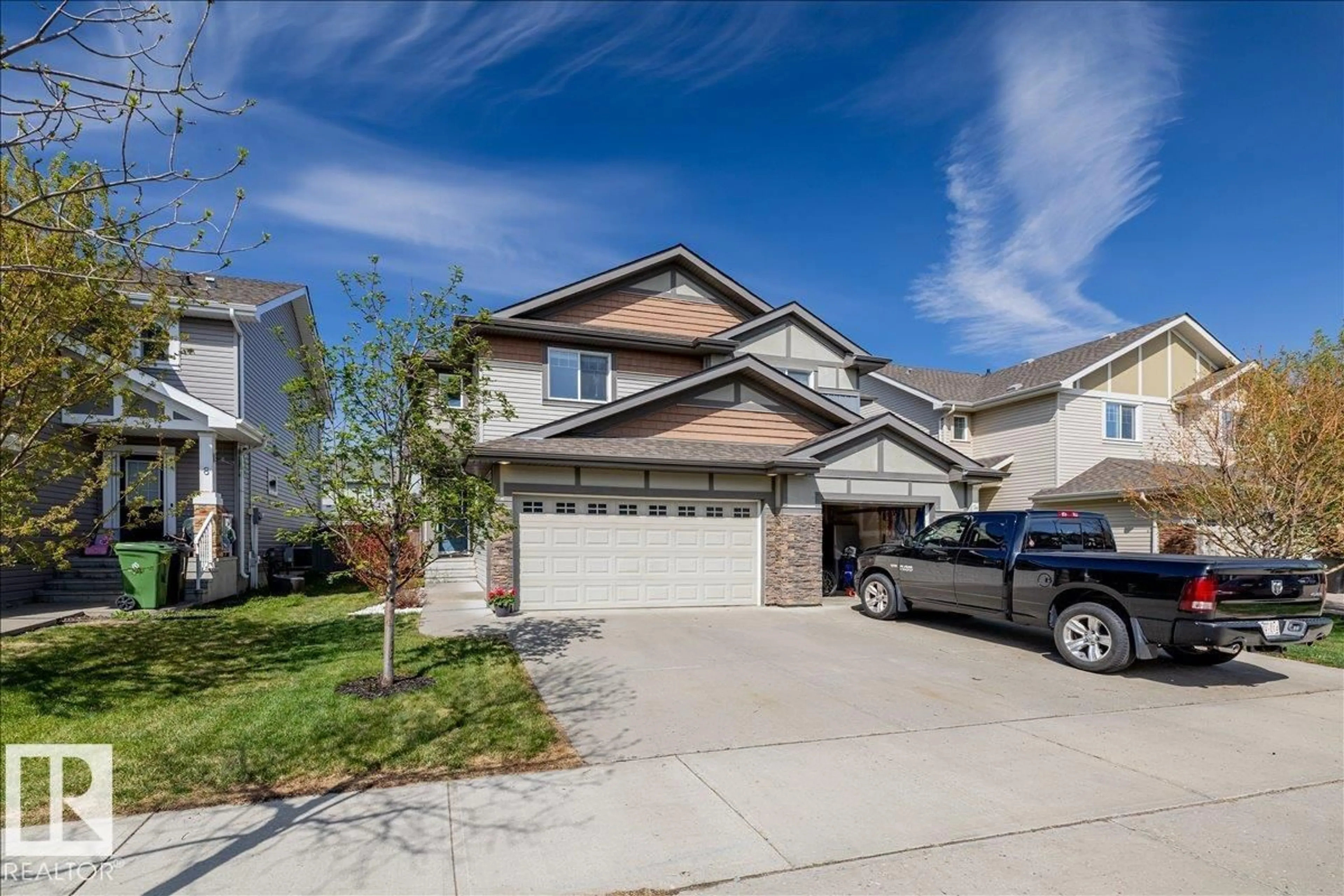 Home with vinyl exterior material, street for 10 DICKENS ST, Fort Saskatchewan Alberta T8L0N4