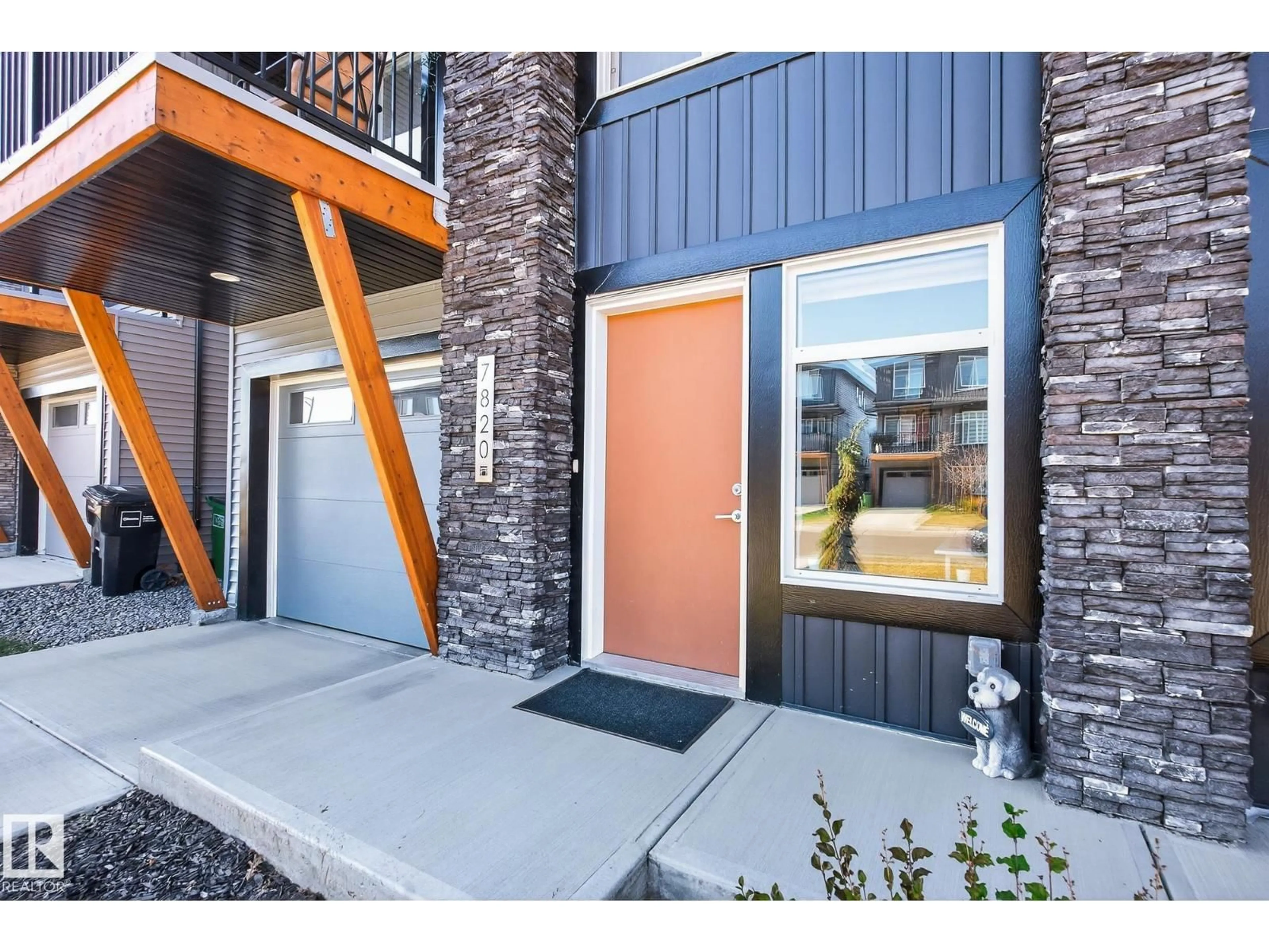 Indoor entryway for SW - 7820 KORULUK LI, Edmonton Alberta T6W4V1