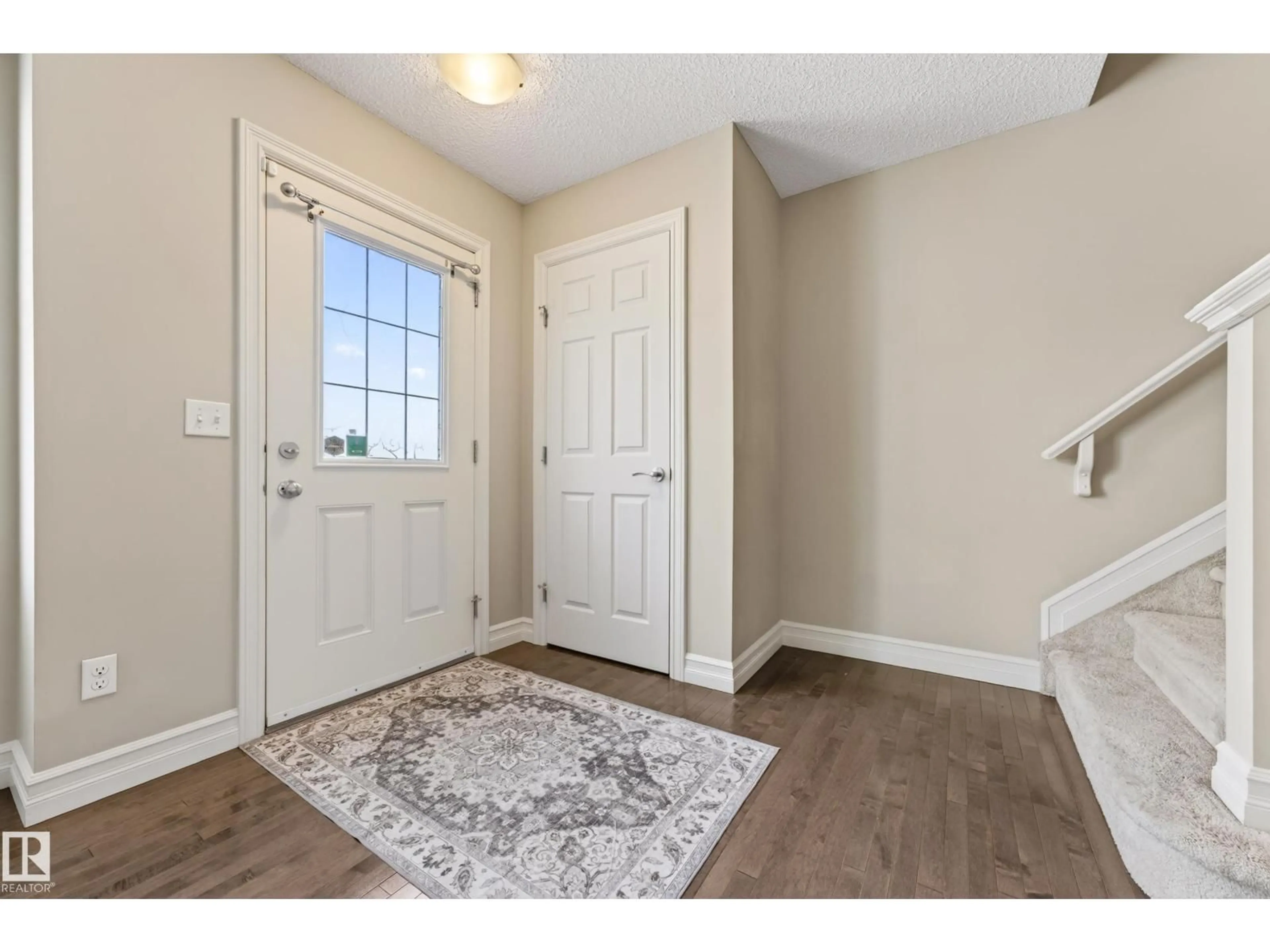 Indoor entryway for #6 - 14621 121 ST, Edmonton Alberta T5X0H2
