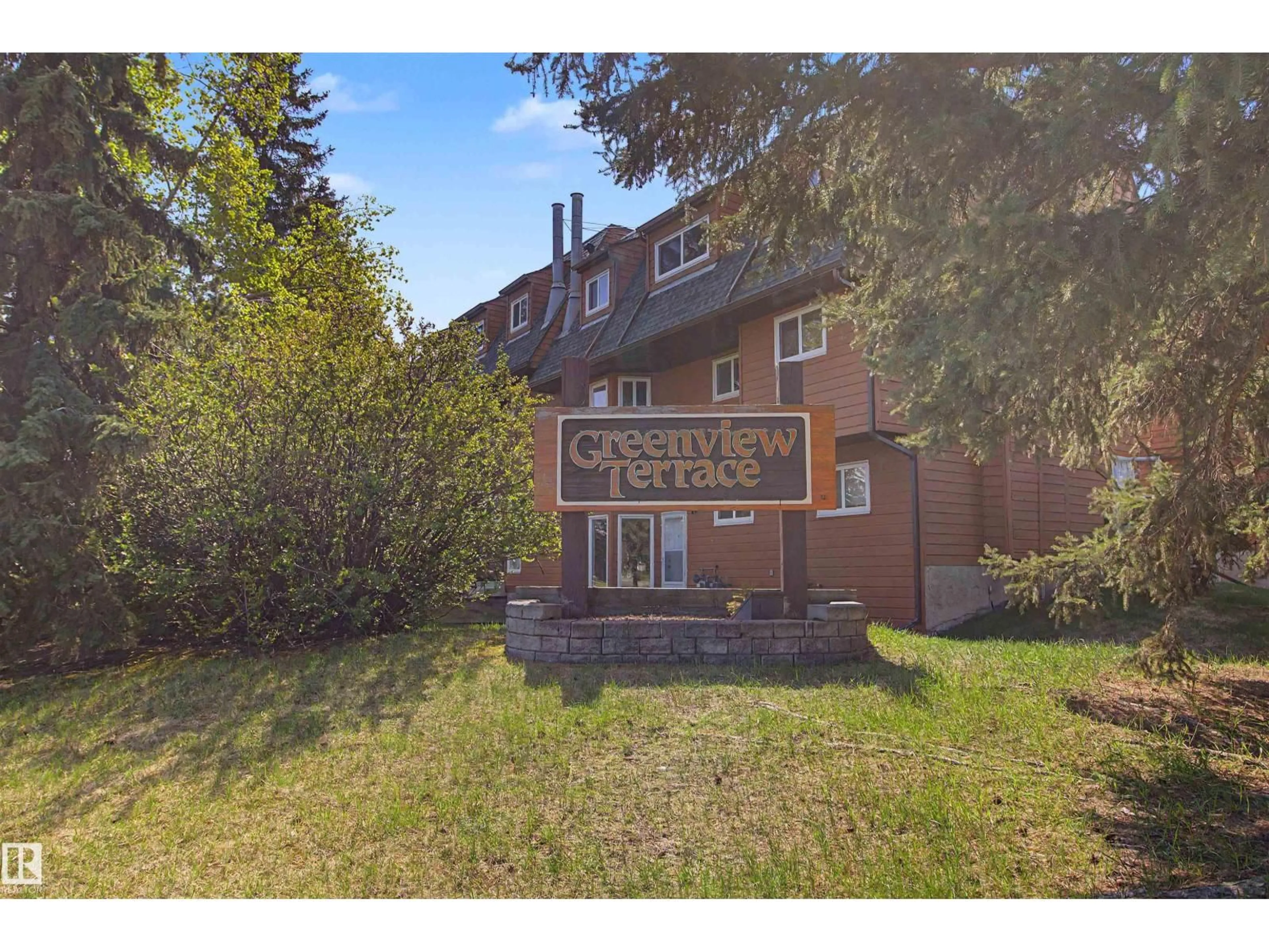 A pic from outside/outdoor area/front of a property/back of a property/a pic from drone, street for 5953 40 AV, Edmonton Alberta T6L3P6