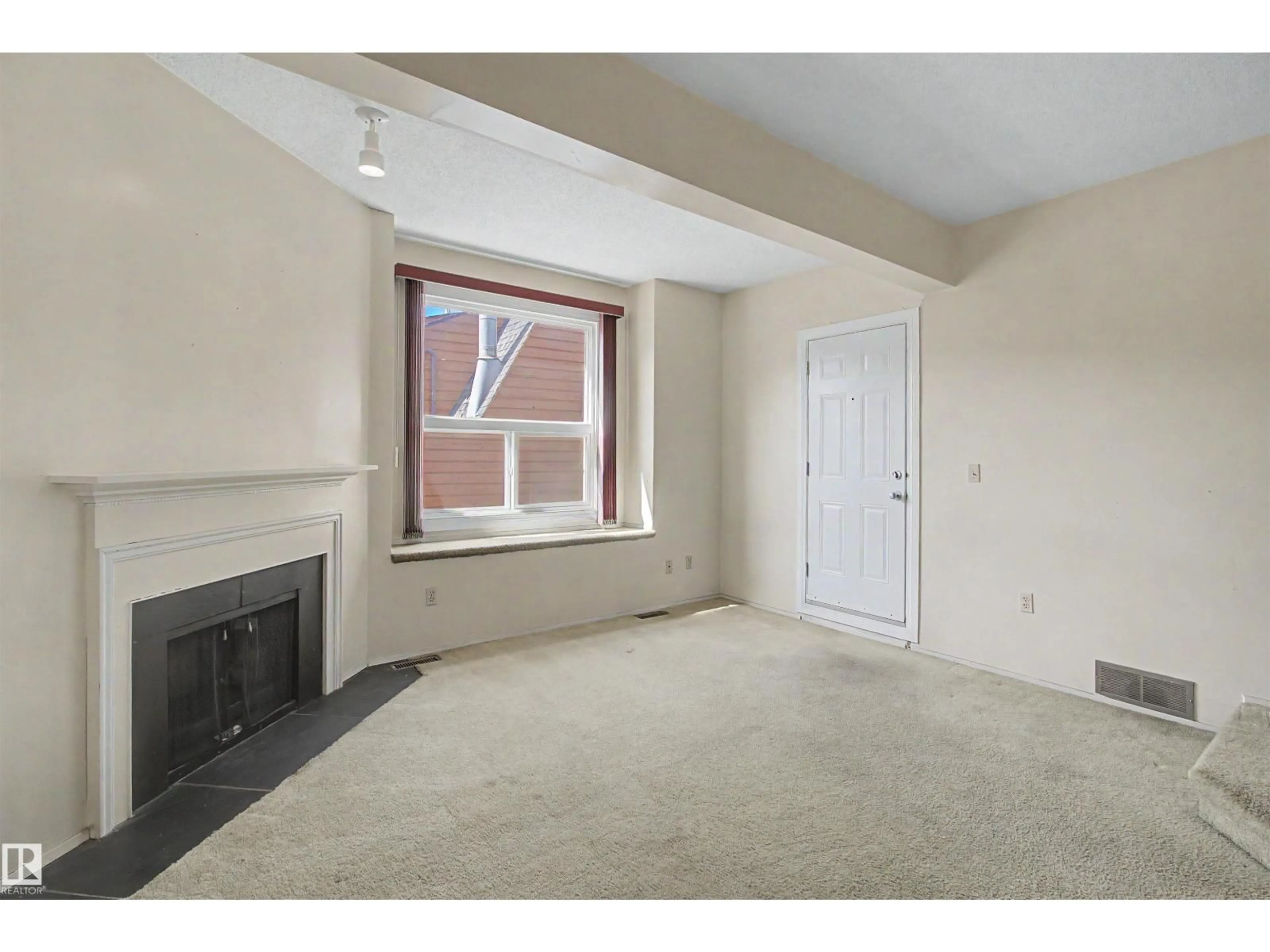 A pic of a room for 5953 40 AV, Edmonton Alberta T6L3P6