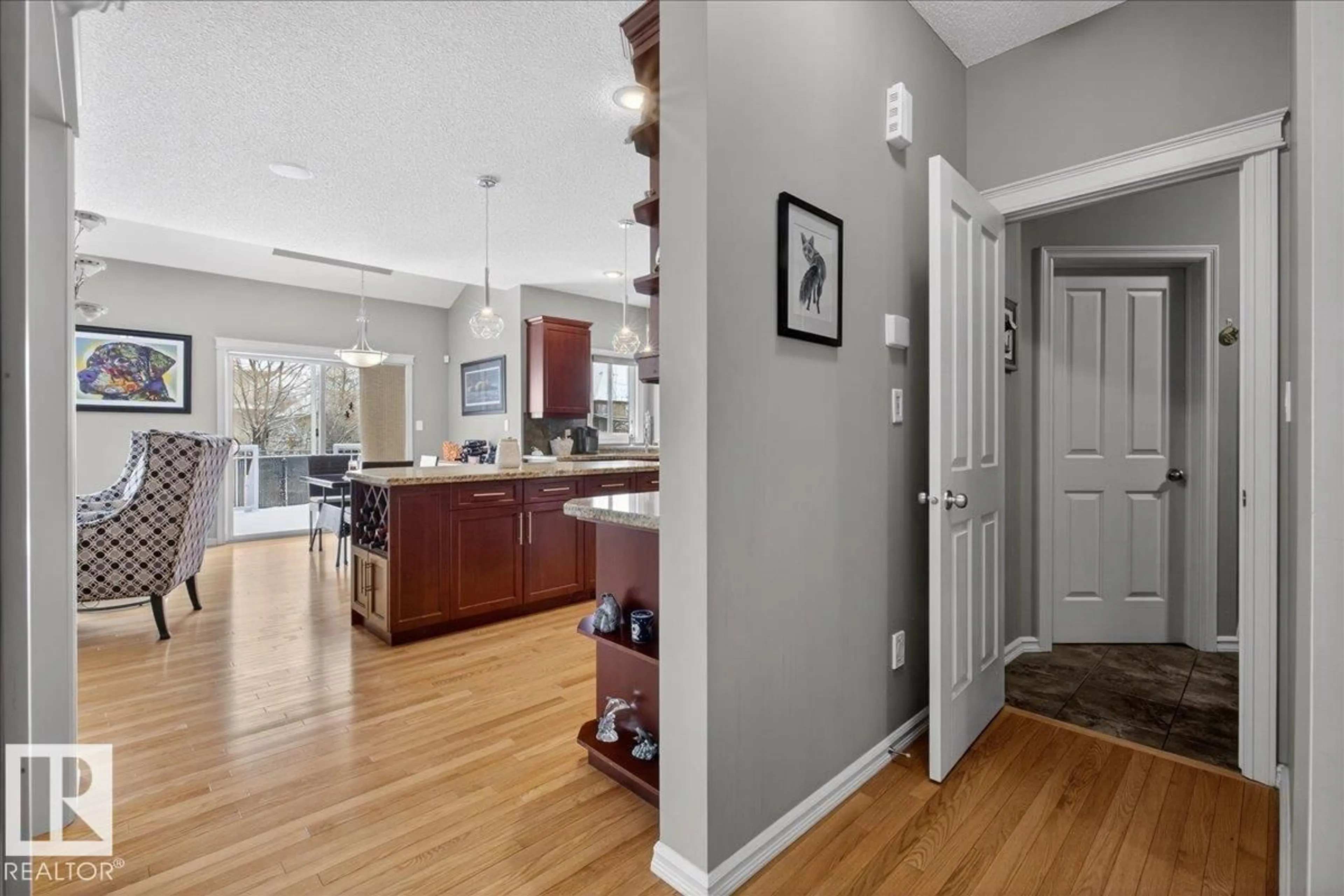Indoor entryway for 942 CHAHLEY CR, Edmonton Alberta T6M0E2