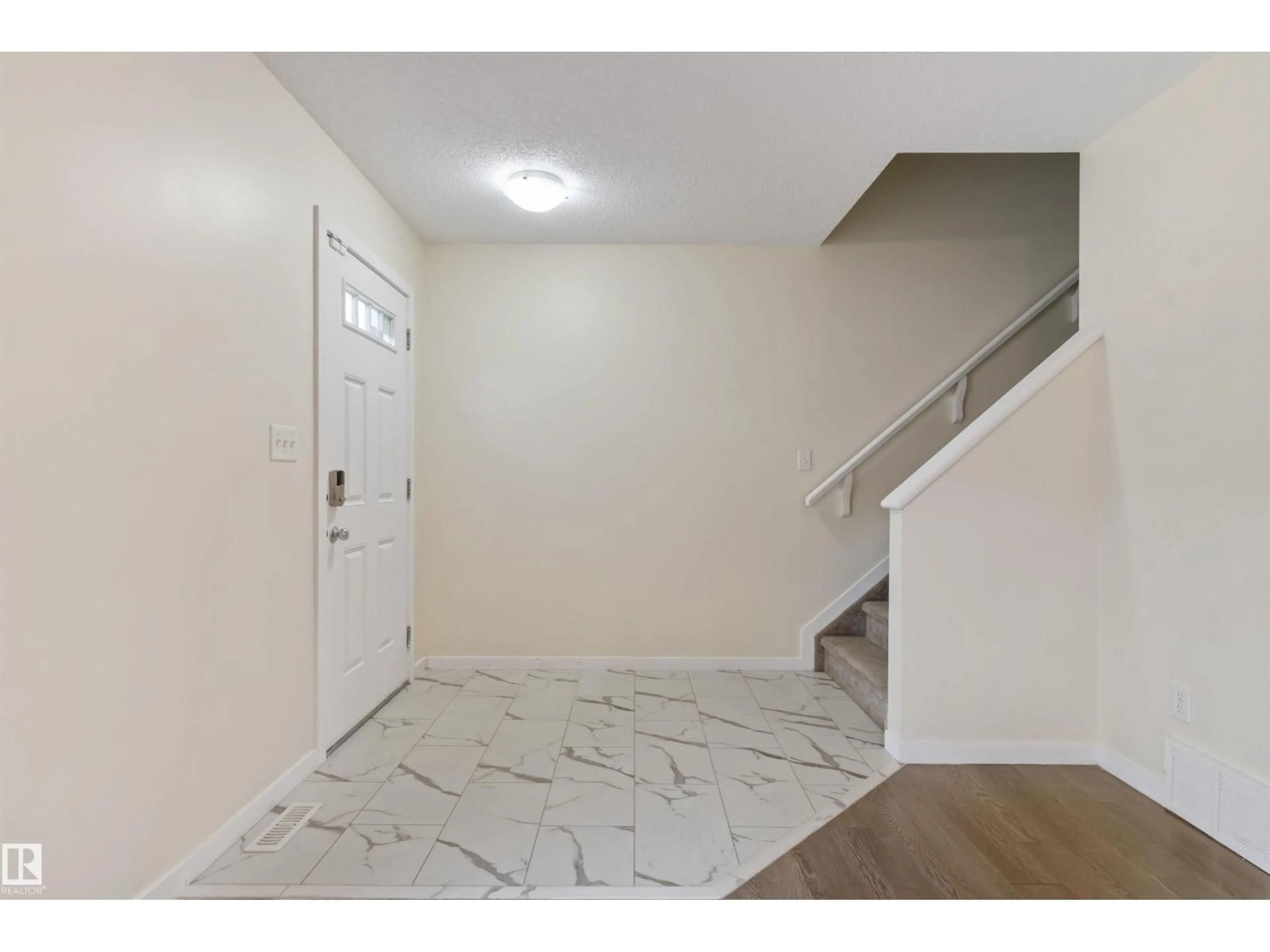 Indoor entryway for SW - 336 WATT BV, Edmonton Alberta T6X1R7
