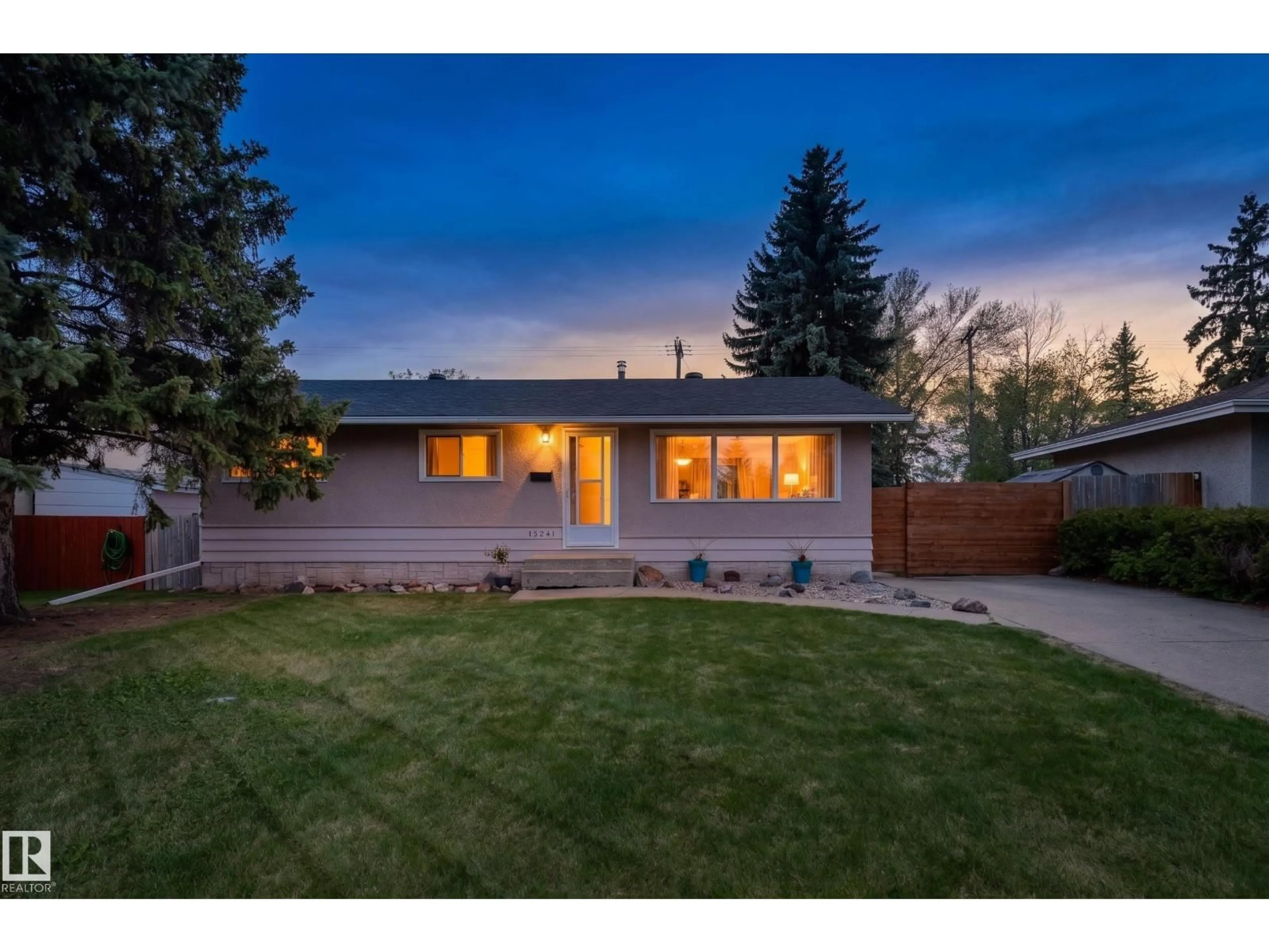 Unknown for 15241 85 AV, Edmonton Alberta T8R3Z8