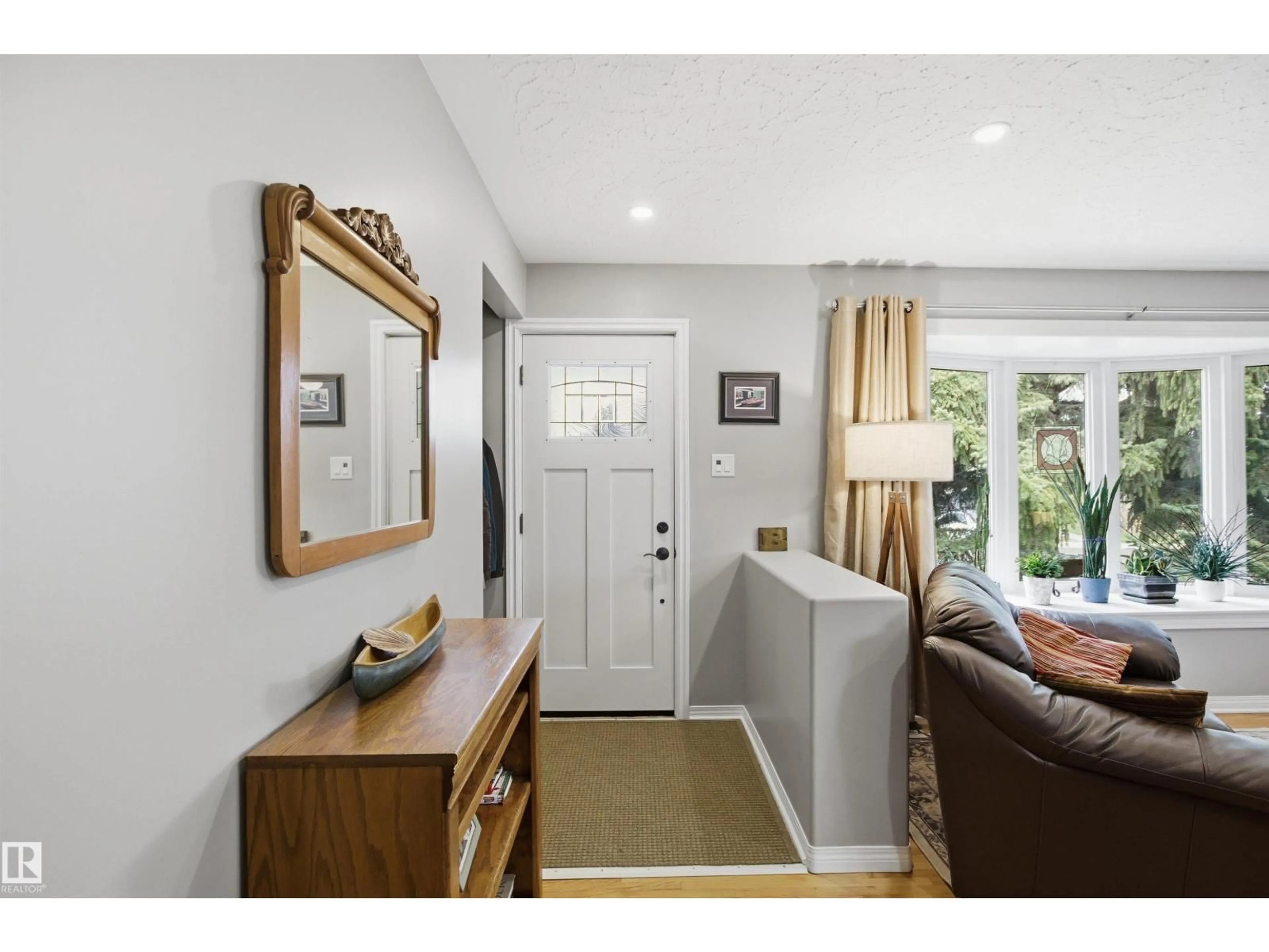 Indoor entryway for NW - 10663 59 ST, Edmonton Alberta T6A2K5
