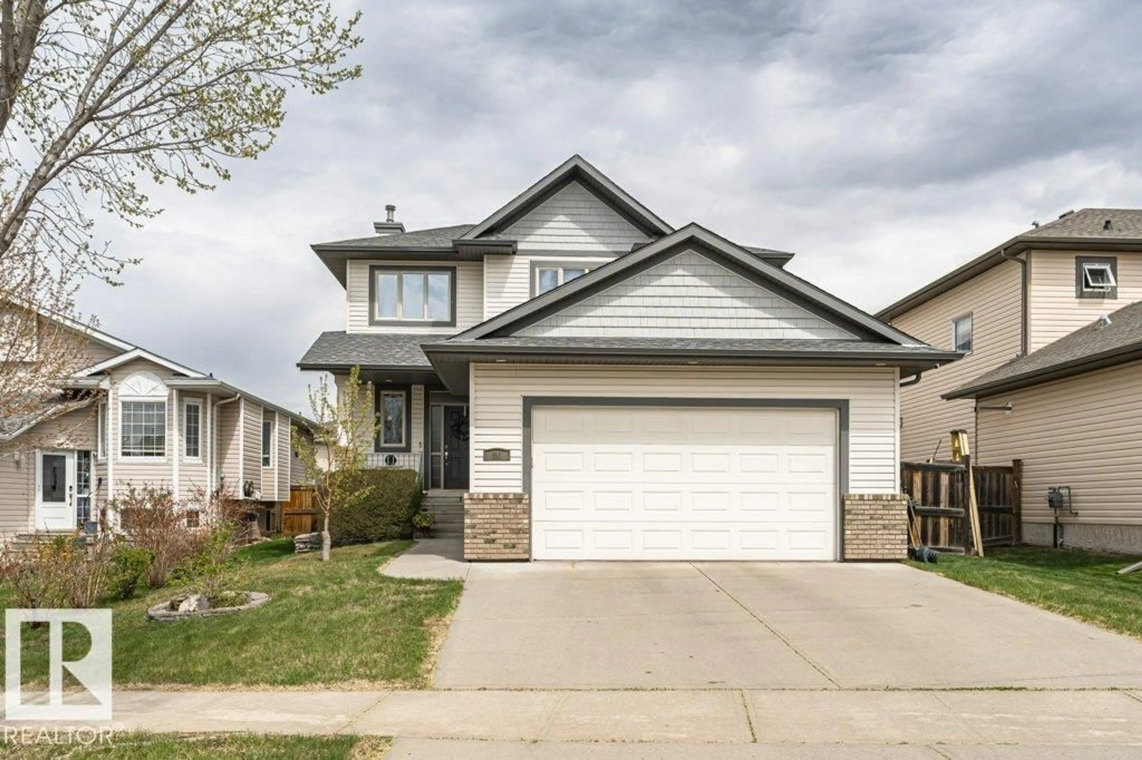 Home with vinyl exterior material, street for 86 WEDGEWOOD CR, Fort Saskatchewan Alberta T8N4L8