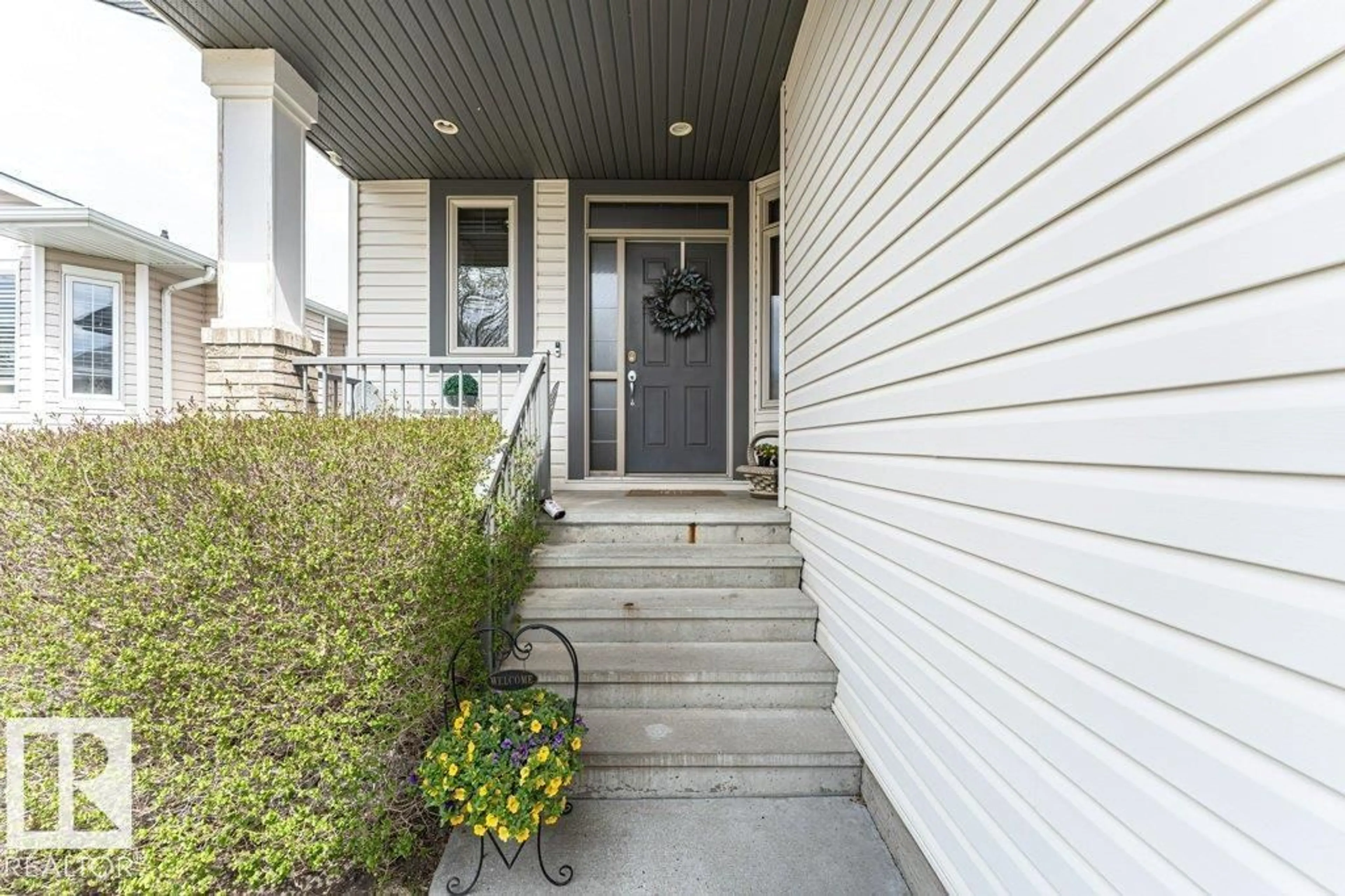 Indoor entryway for 86 WEDGEWOOD CR, Fort Saskatchewan Alberta T8N4L8