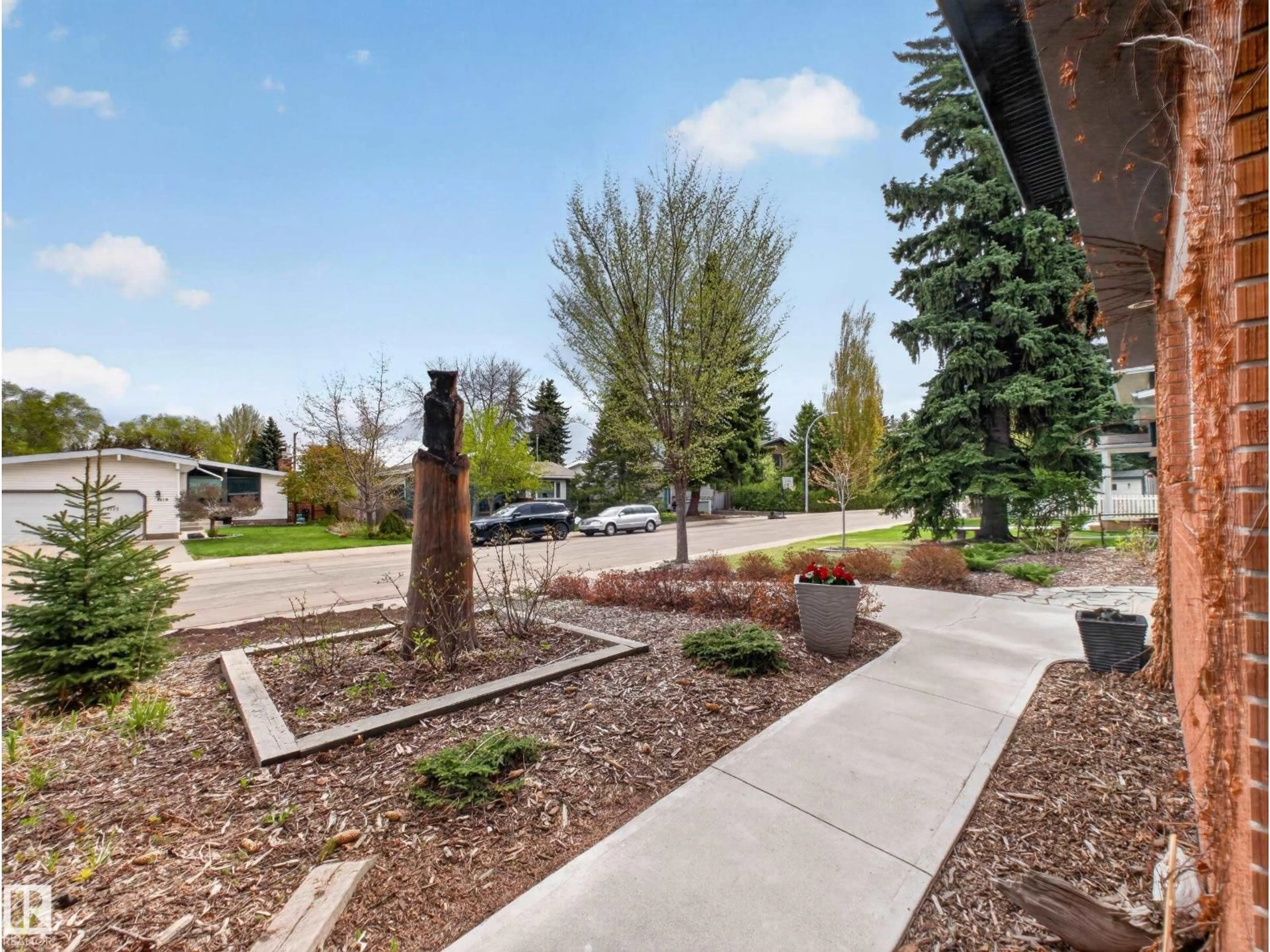 Patio, street for 4112 120 ST, Edmonton Alberta T6J1Y1