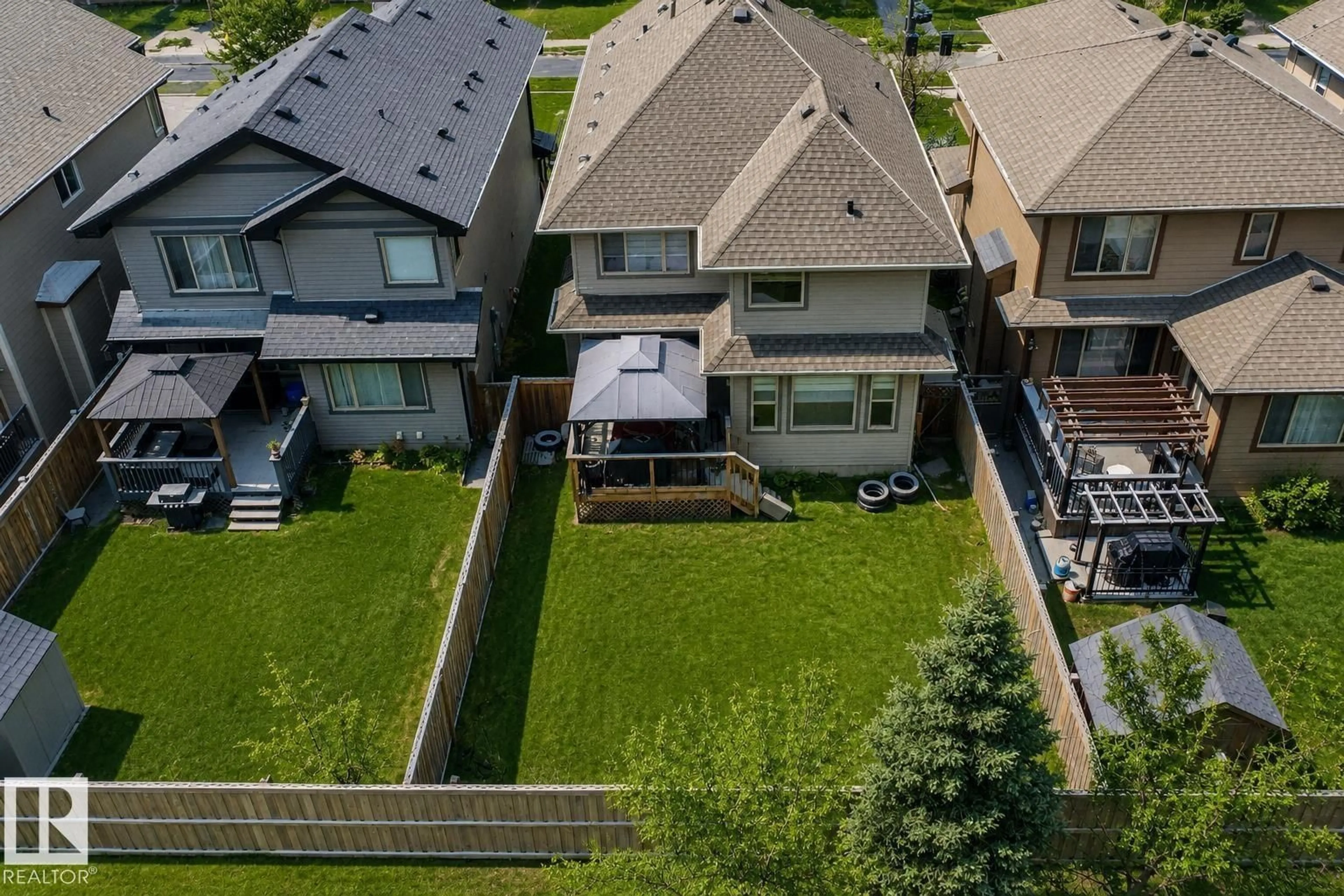 A pic from outside/outdoor area/front of a property/back of a property/a pic from drone, unknown for 469 AINSLIE CRESCENT, Edmonton Alberta T0H0H7