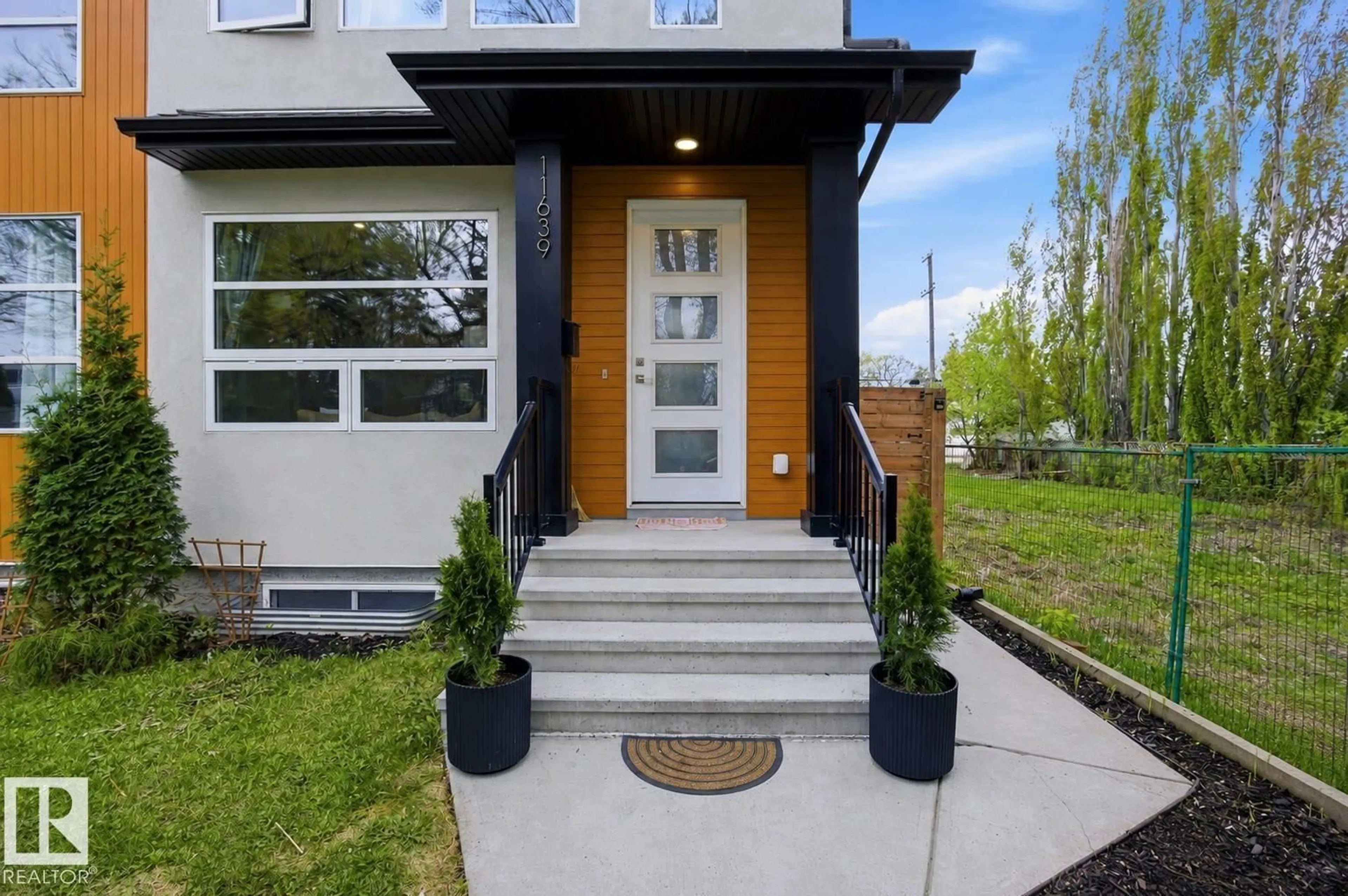Unknown for 11639 128 ST, Edmonton Alberta T5M0X3