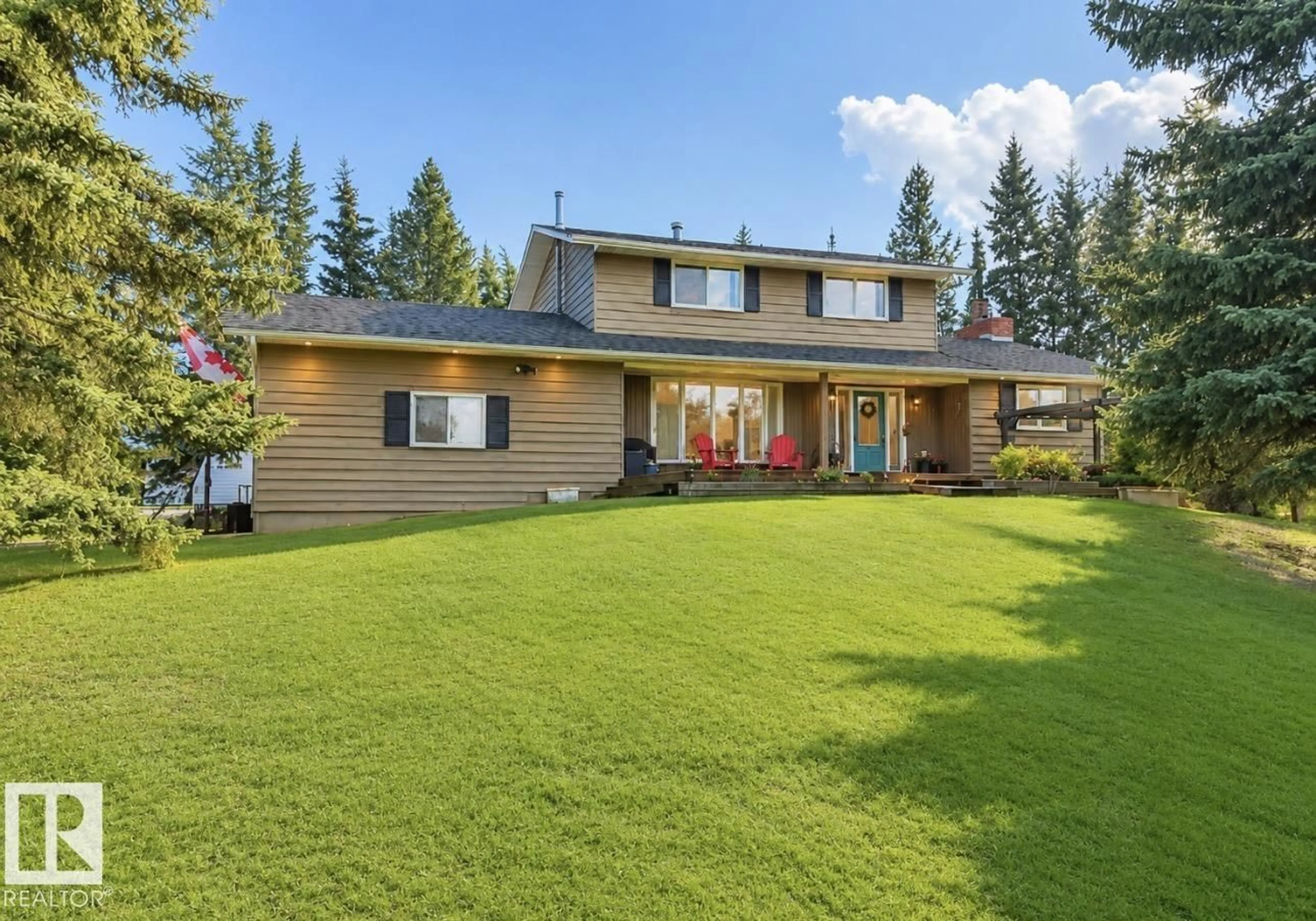 A pic from outside/outdoor area/front of a property/back of a property/a pic from drone, unknown for 10 VISCOUNT DRIVE, Rural Sturgeon County Alberta T8T0E1