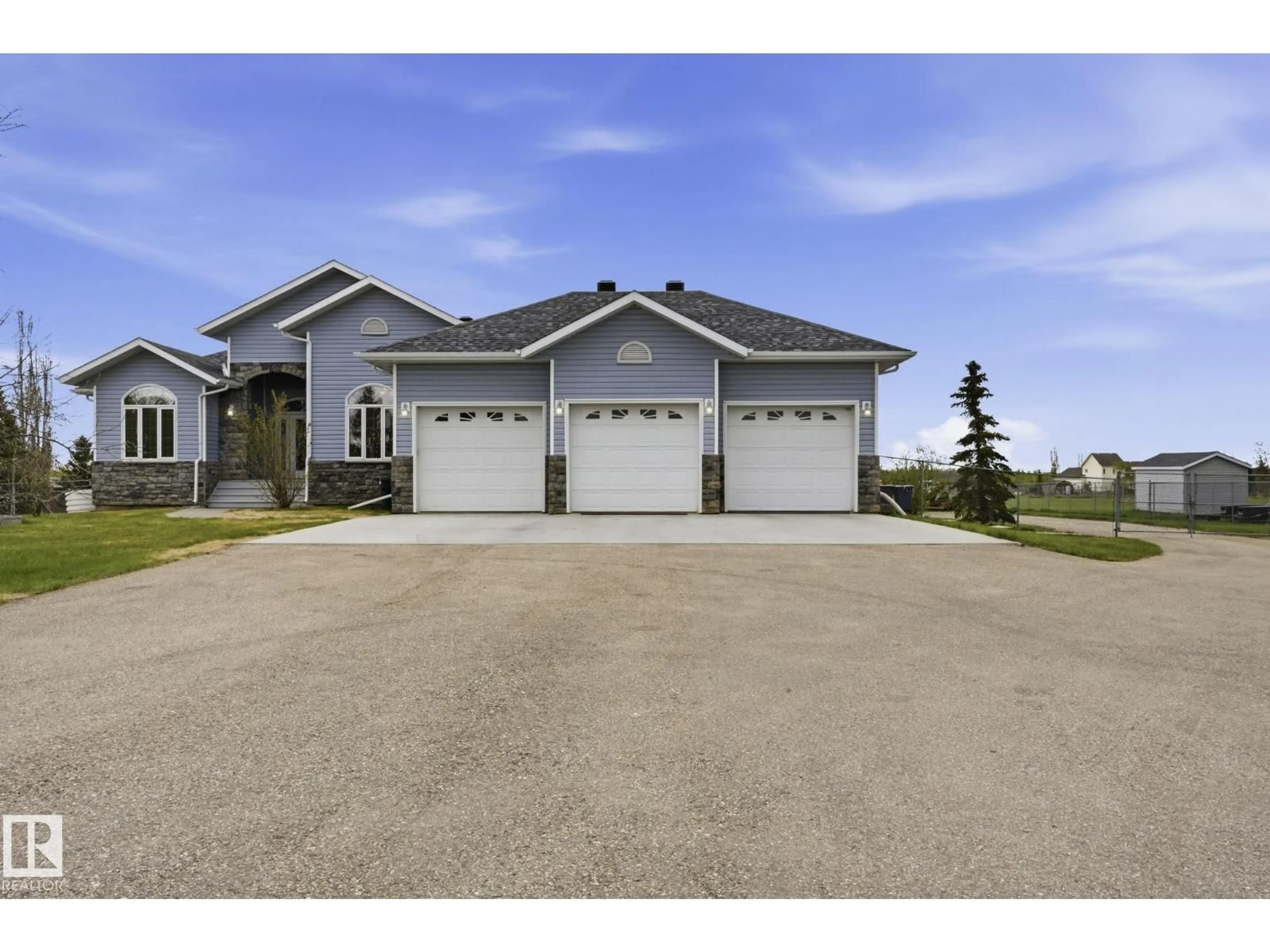 Indoor garage for 54 53521 RGE ROAD 272, Rural Parkland County Alberta T7X3M5