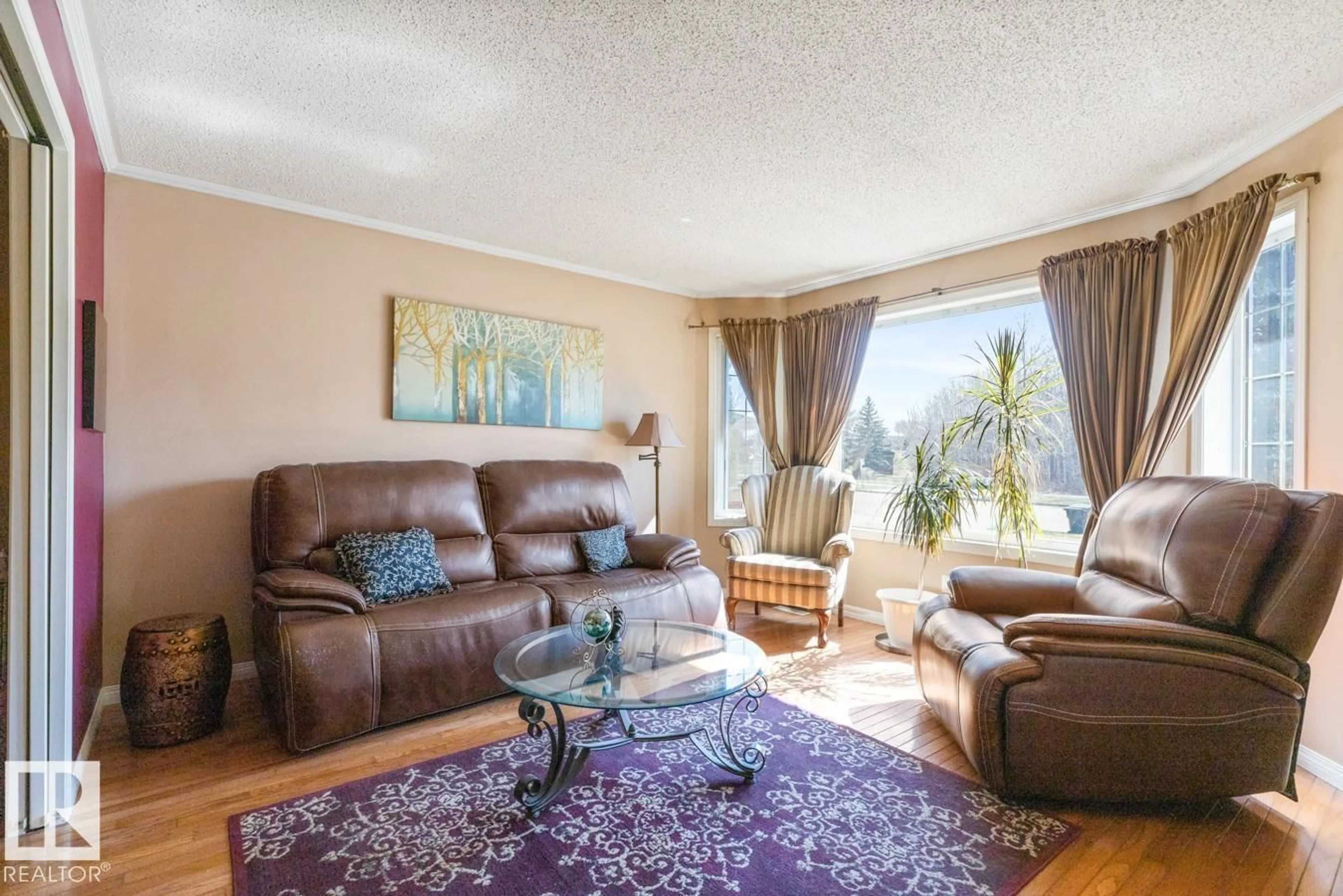 Living room with furniture, unknown for 950 JIM COMMON DR, Sherwood Park Alberta T8H1Y3
