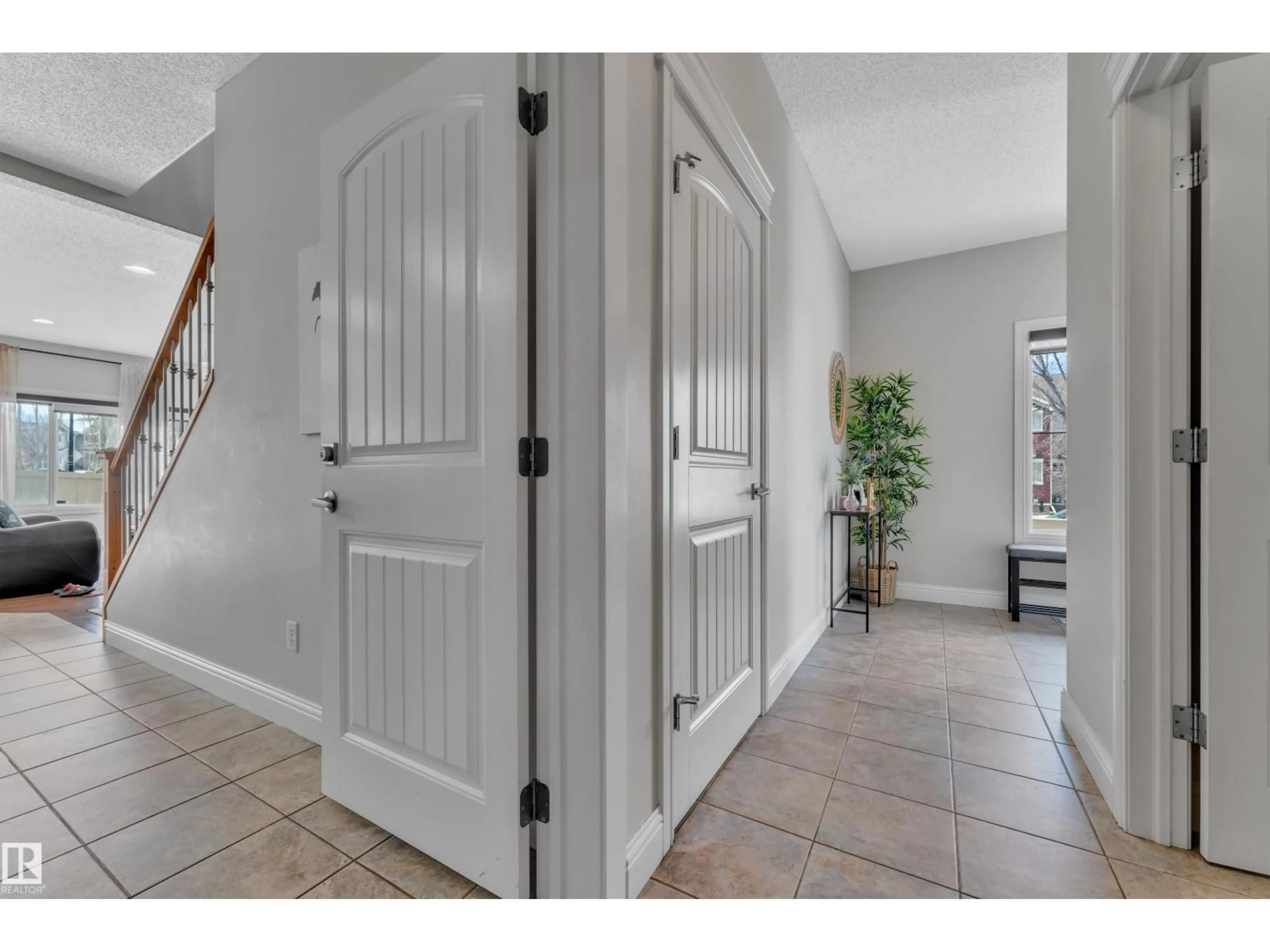 Indoor entryway for 6159 12 AV, Edmonton Alberta T6X0M5