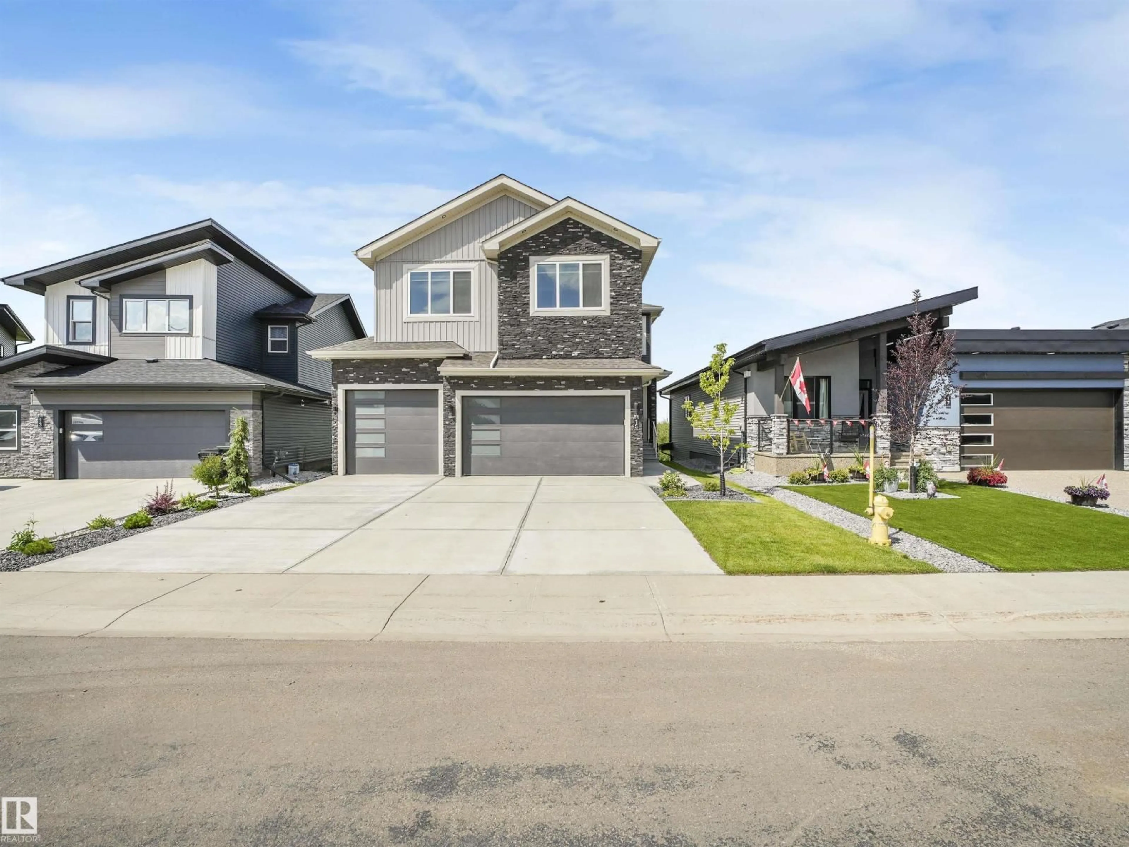 Home with vinyl exterior material, street for 15 ELWYCK GA, Spruce Grove Alberta T7X0Z2