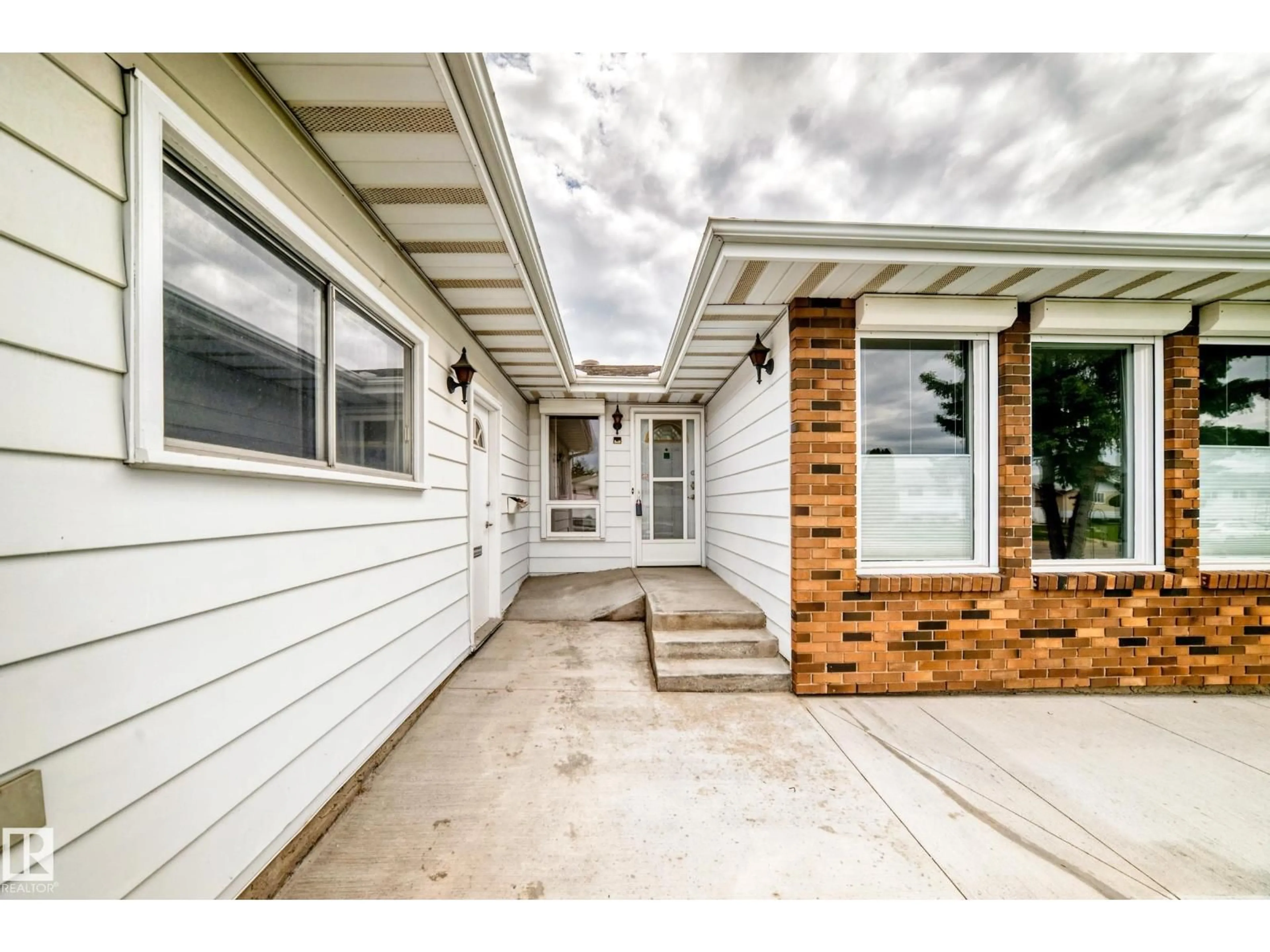 Unknown for 14123 96 ST, Edmonton Alberta T5E5Z3