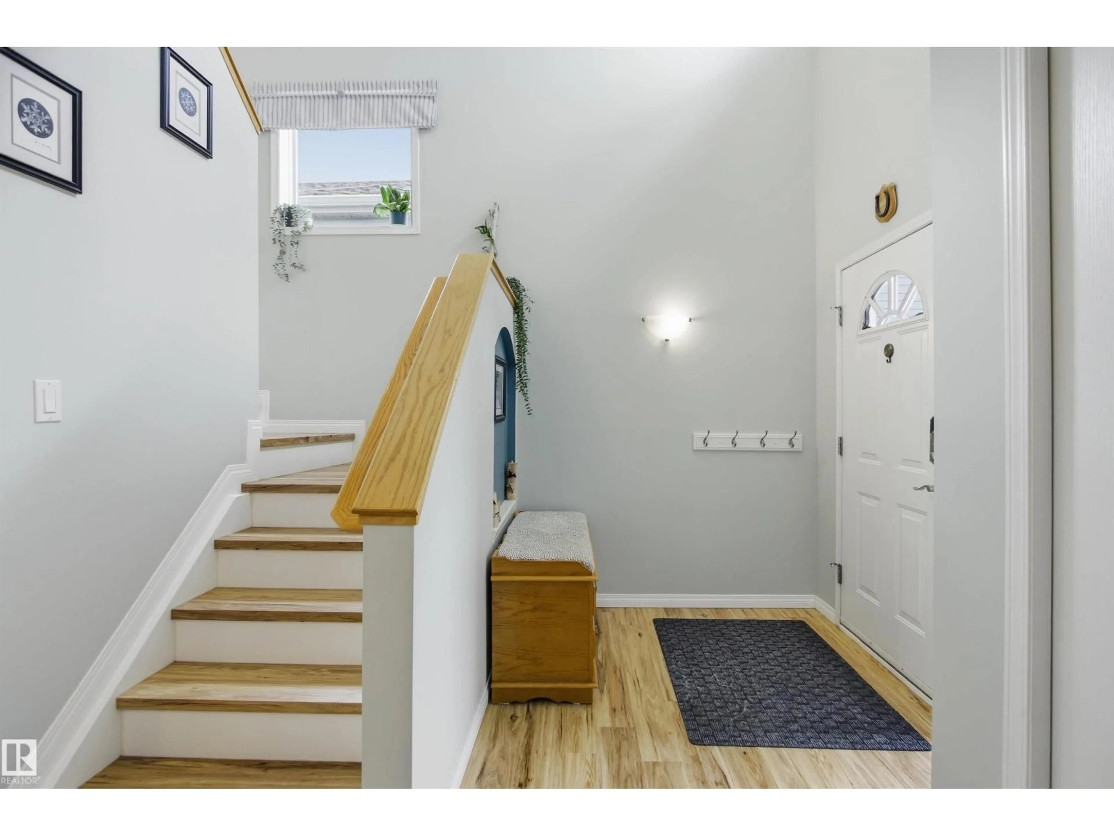 Indoor entryway for 8915 8 AV, Edmonton Alberta T6X1B9