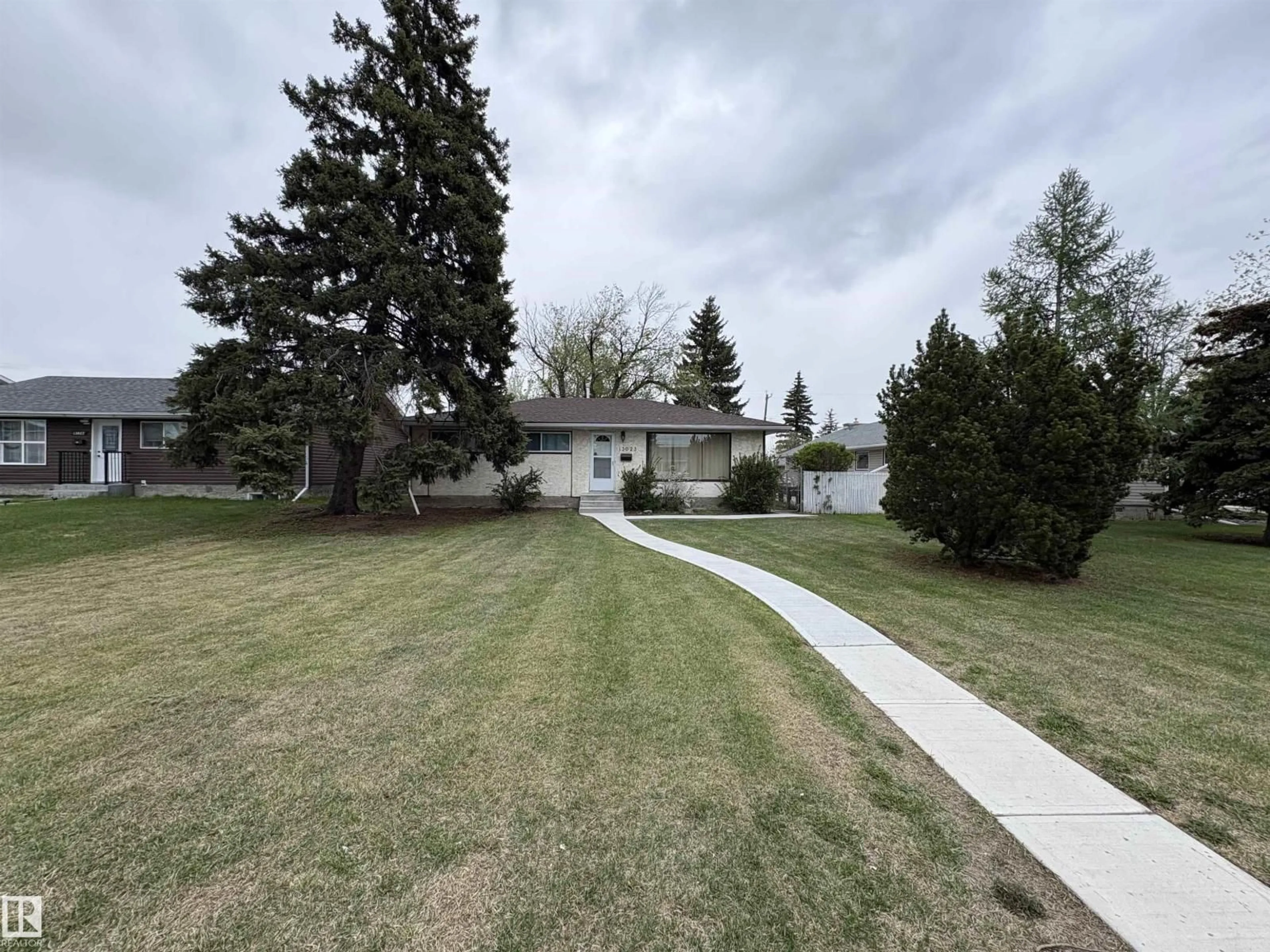 A pic from outside/outdoor area/front of a property/back of a property/a pic from drone, street for NW - 13023 90 ST, Edmonton Alberta T5E3M4