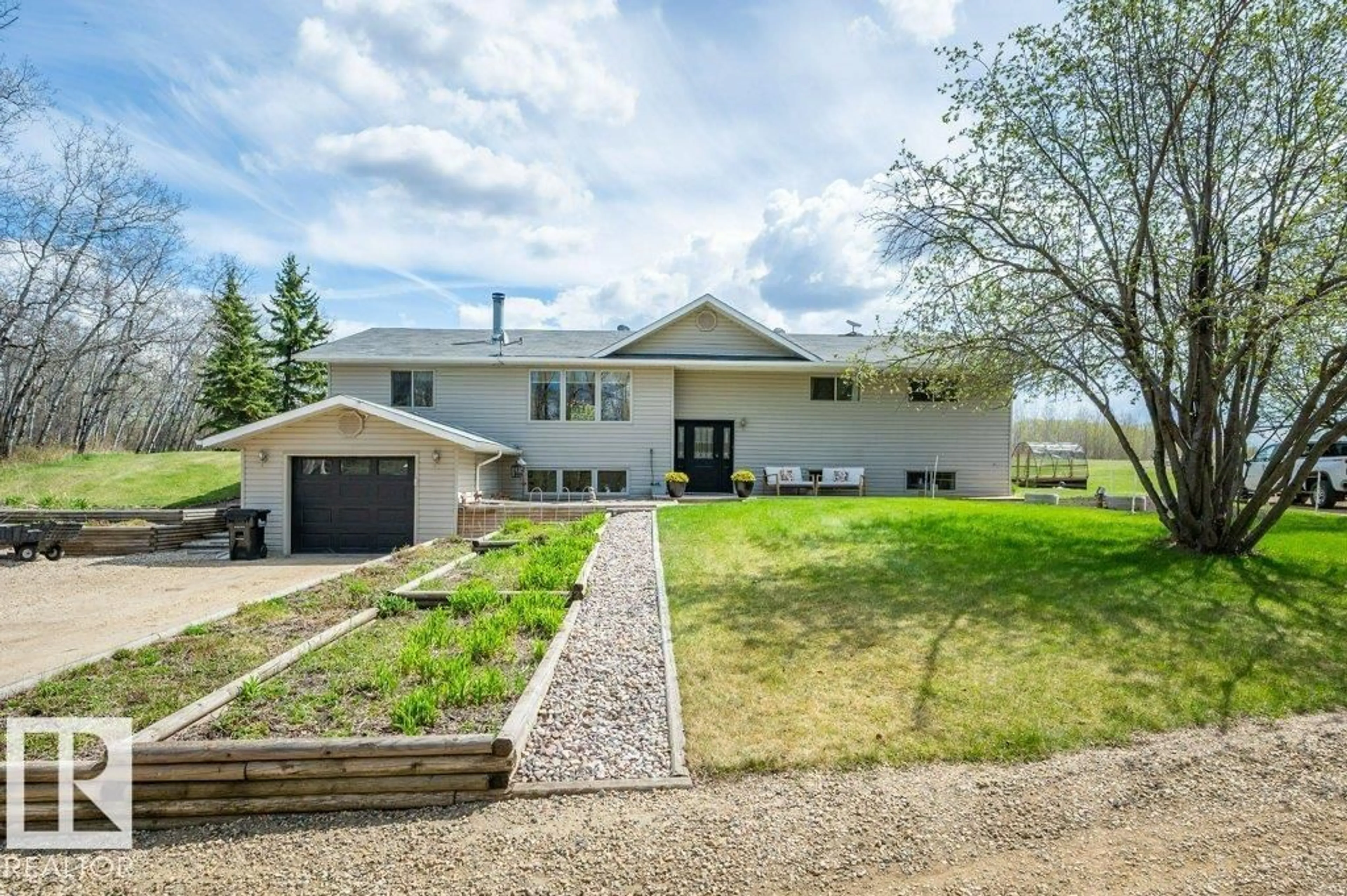 A pic from outside/outdoor area/front of a property/back of a property/a pic from drone, unknown for 51112 - 334 RANGE ROAD 222, Rural Strathcona County Alberta T8C1G9