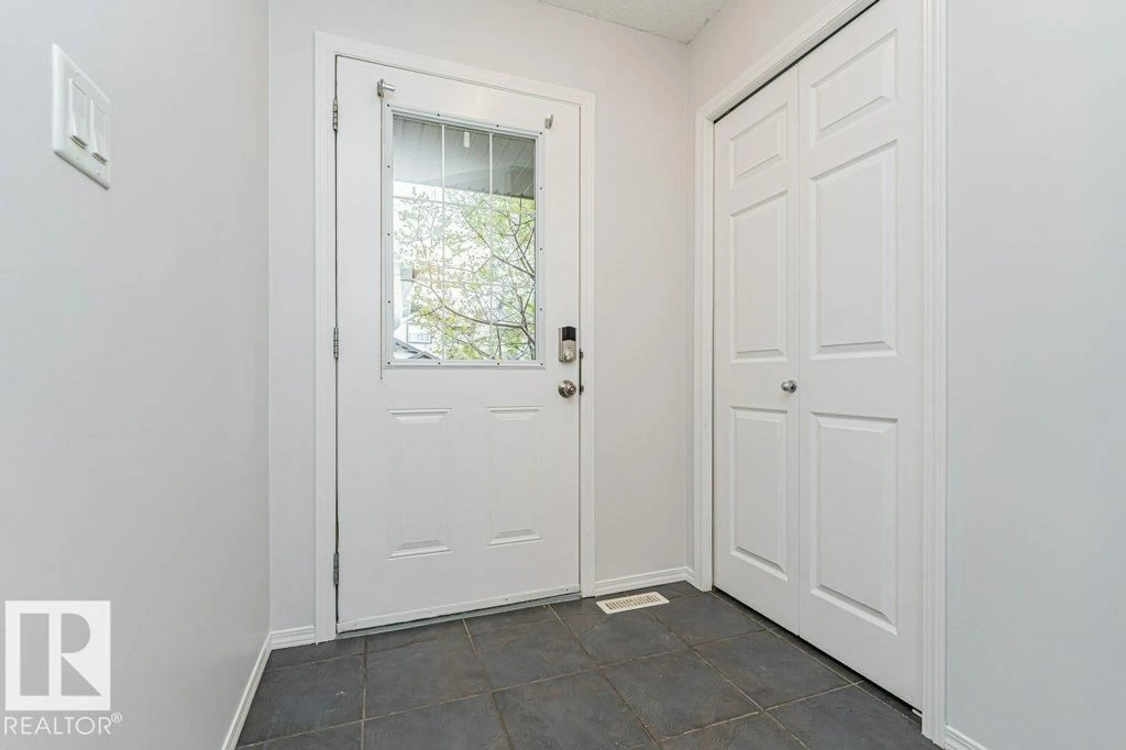 Indoor entryway for 2314 LEMIEUX PL, Edmonton Alberta T6R0C2